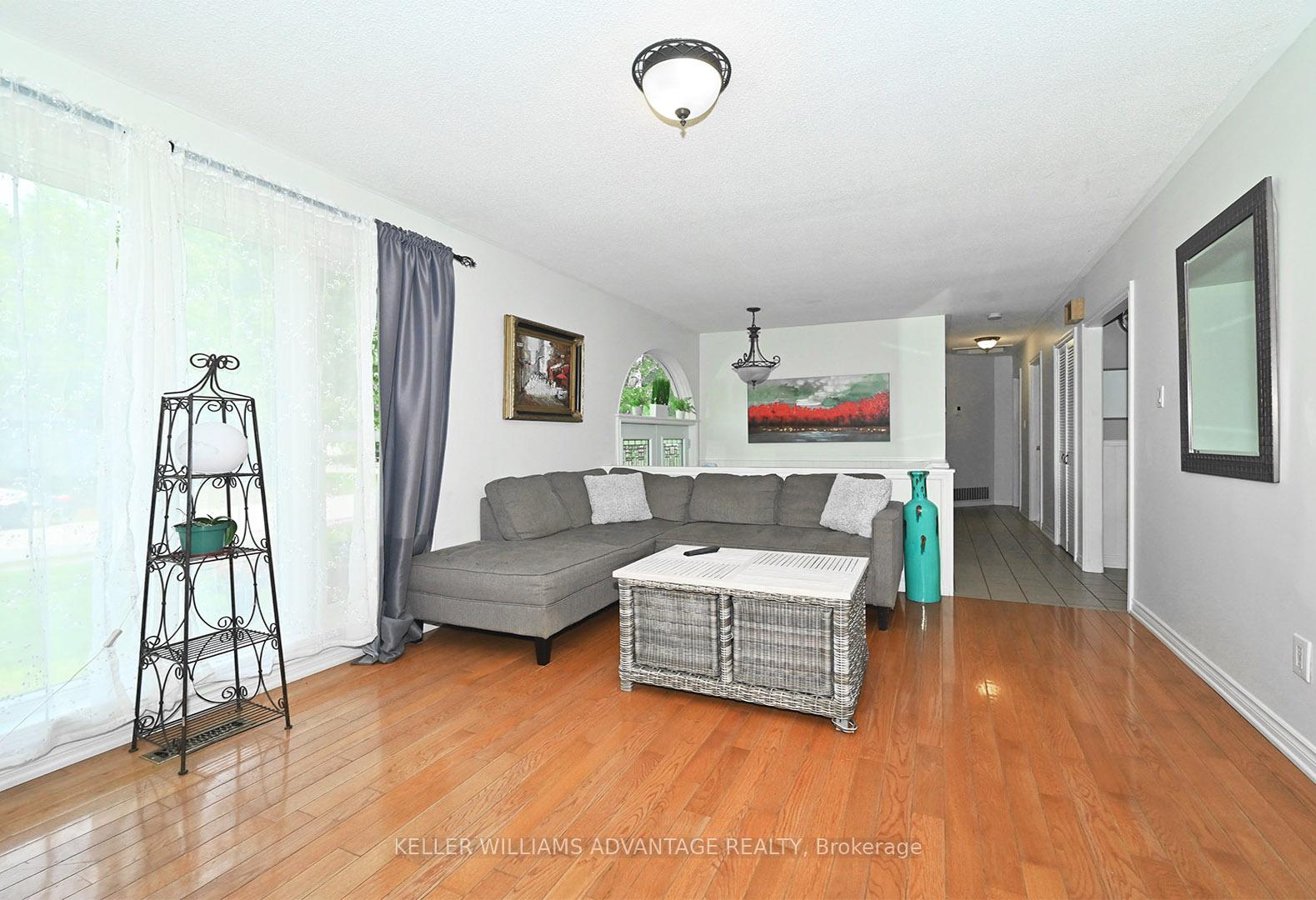 Photo 4 of 213 Sunset Crescent, Innisfil, Stroud — HOMEH