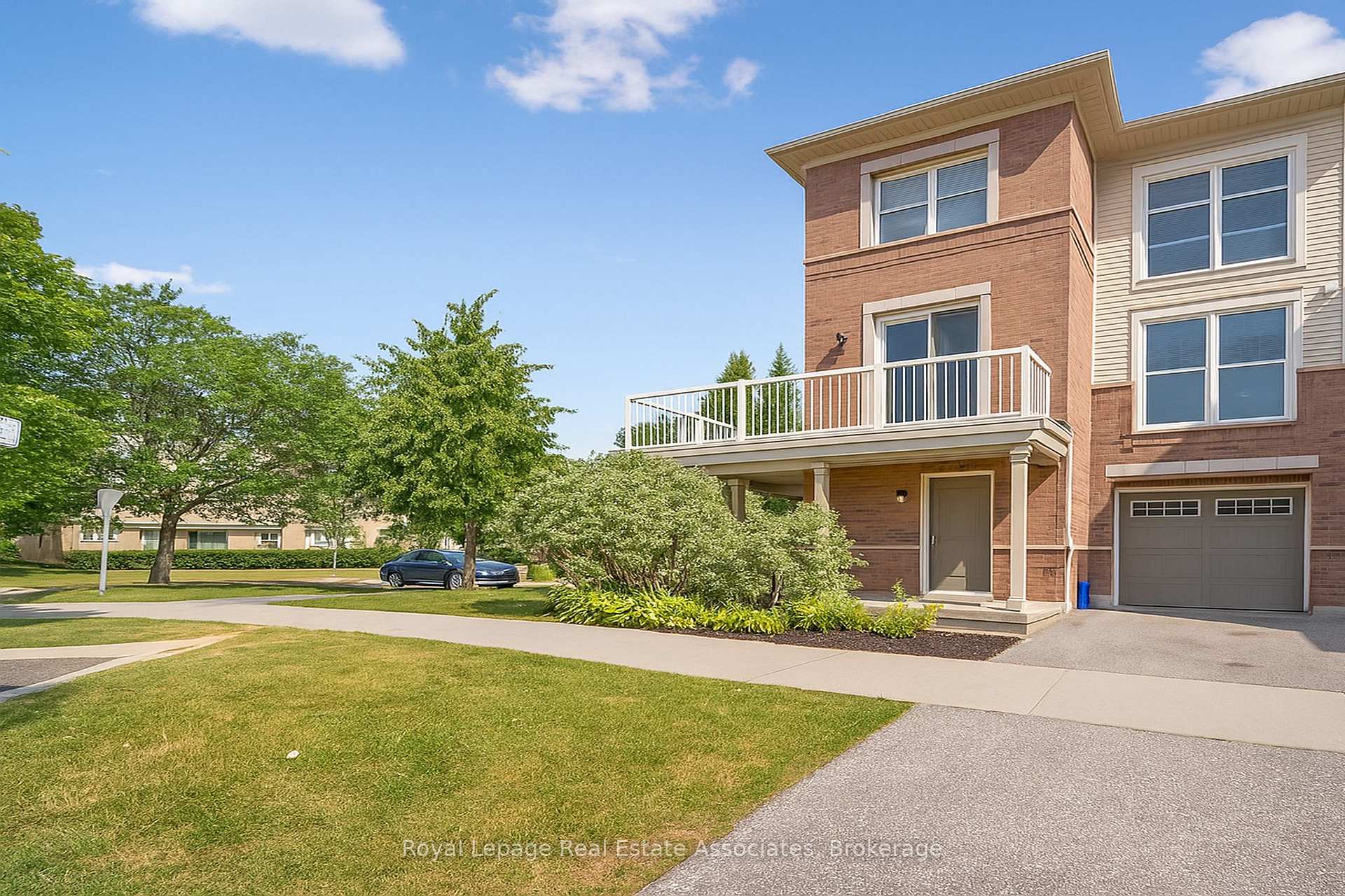 Front of Unit 71, 165 Hampshire Way
