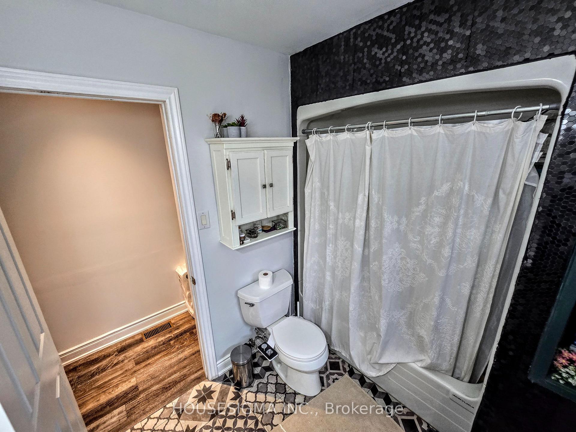 Photo 10 of Unit UPPER, 33 Warren Avenue, Hamilton, Balfour — HOMEH