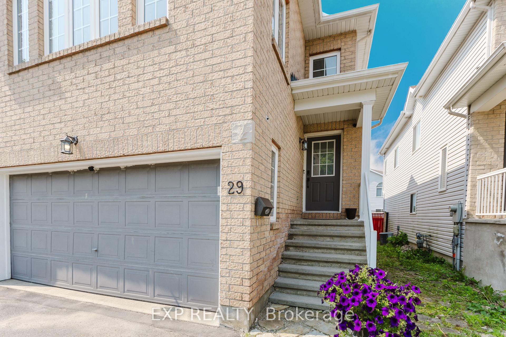 Photo 3 of 29 Castle Glen Crescent, Ottawa, Kanata - Glencairn/Hazeldean — HOMEH