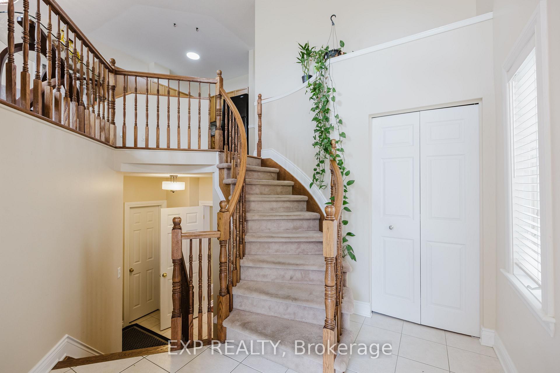 Photo 4 of 29 Castle Glen Crescent, Ottawa, Kanata - Glencairn/Hazeldean — HOMEH
