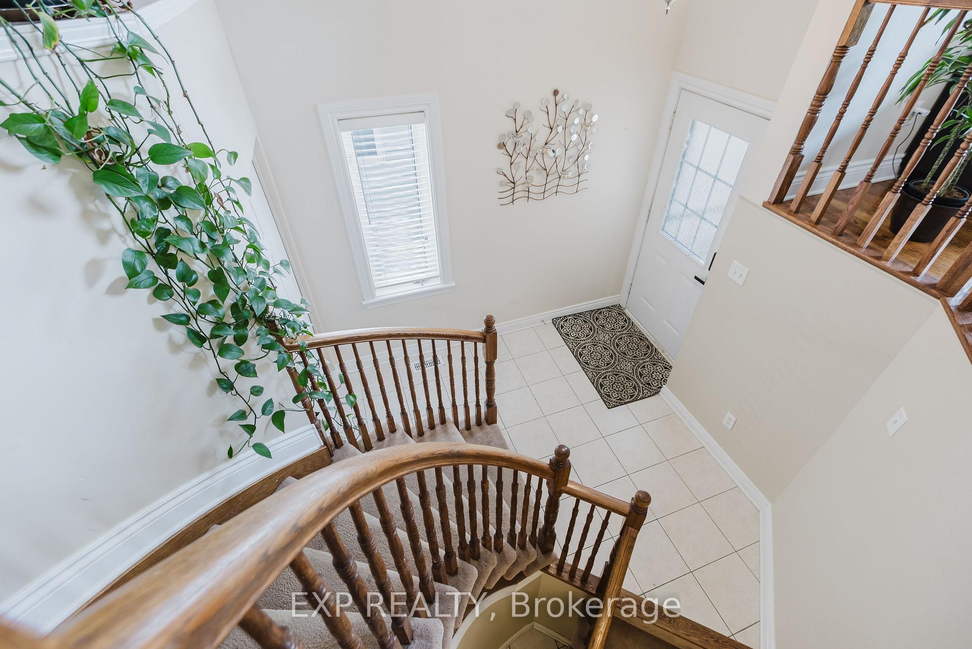 Photo 5 of 29 Castle Glen Crescent, Ottawa, Kanata - Glencairn/Hazeldean — HOMEH