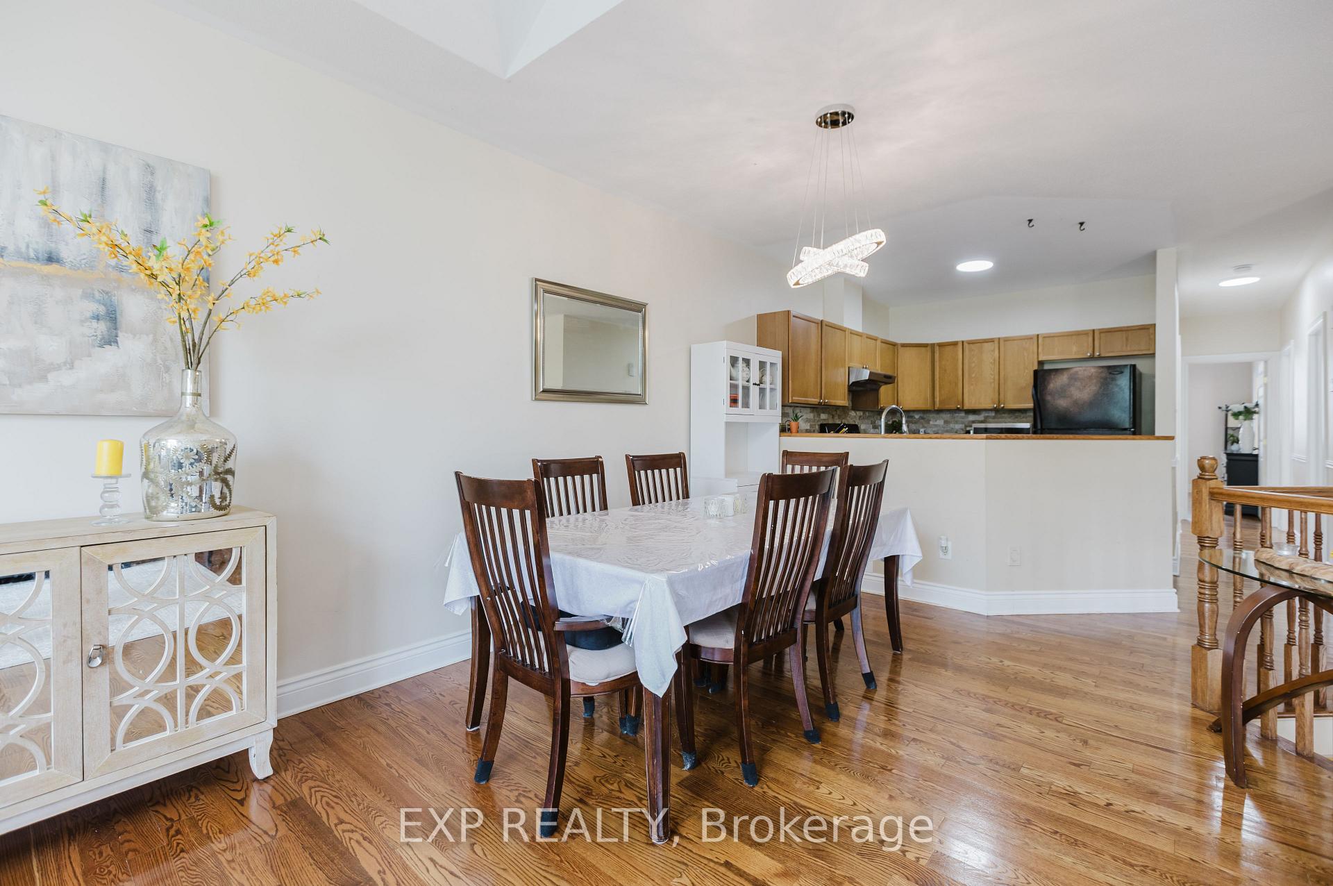 Photo 8 of 29 Castle Glen Crescent, Ottawa, Kanata - Glencairn/Hazeldean — HOMEH
