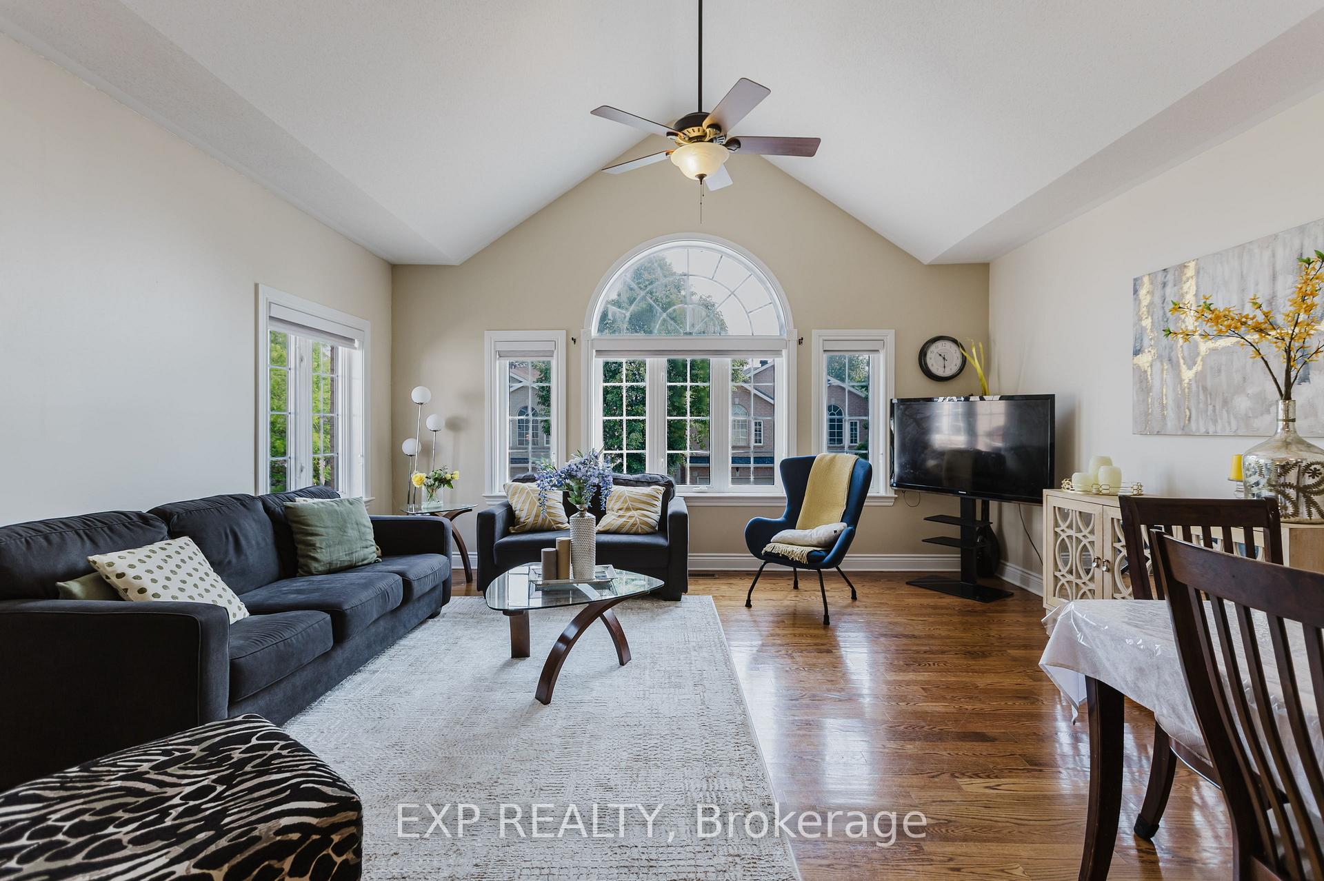 Photo 9 of 29 Castle Glen Crescent, Ottawa, Kanata - Glencairn/Hazeldean — HOMEH
