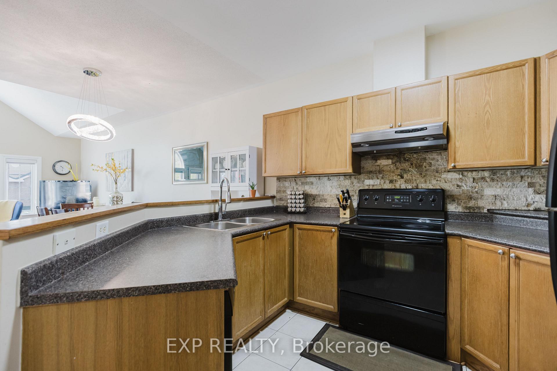 Photo 14 of 29 Castle Glen Crescent, Ottawa, Kanata - Glencairn/Hazeldean — HOMEH