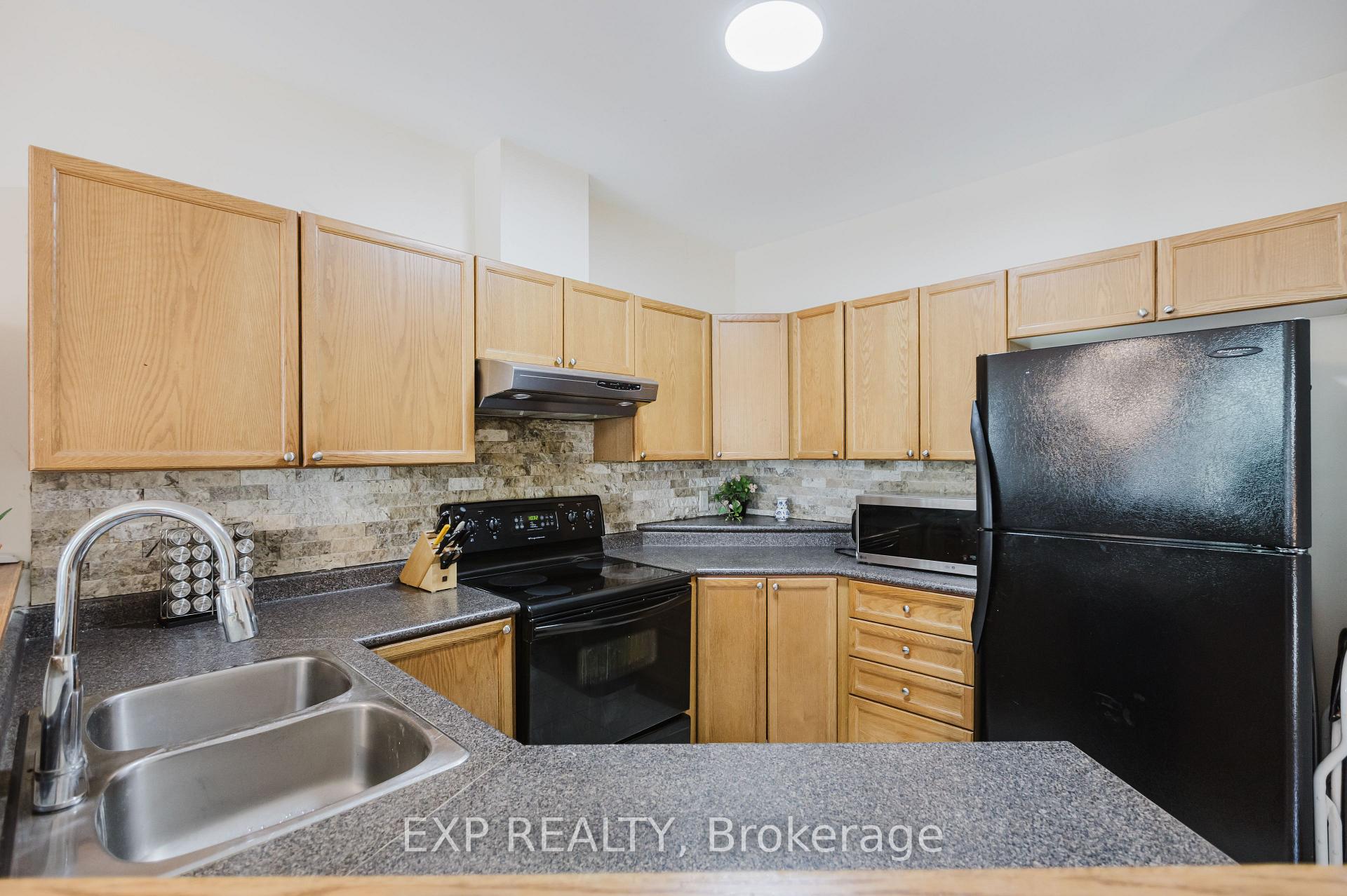 Photo 15 of 29 Castle Glen Crescent, Ottawa, Kanata - Glencairn/Hazeldean — HOMEH