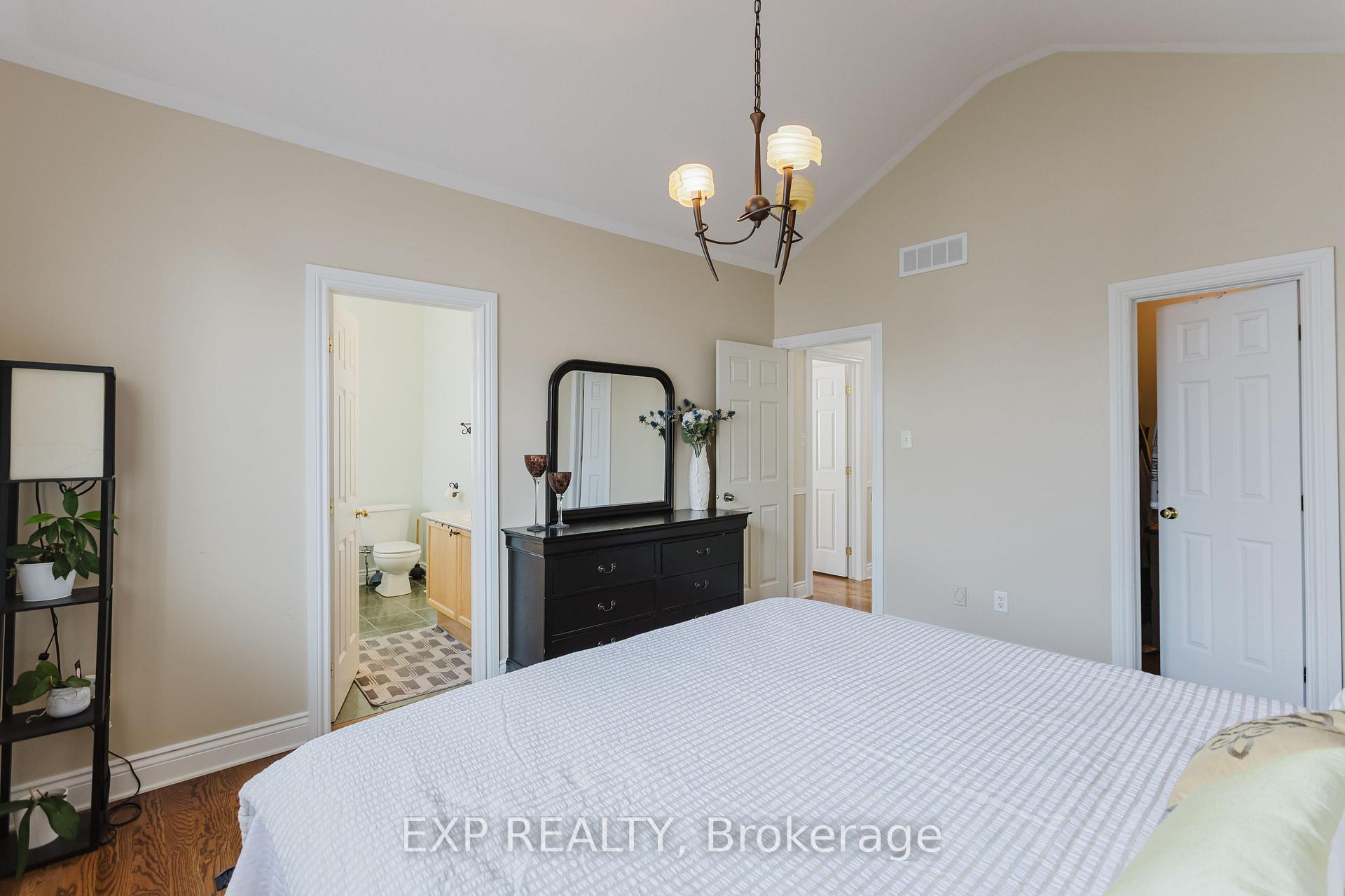 Photo 17 of 29 Castle Glen Crescent, Ottawa, Kanata - Glencairn/Hazeldean — HOMEH