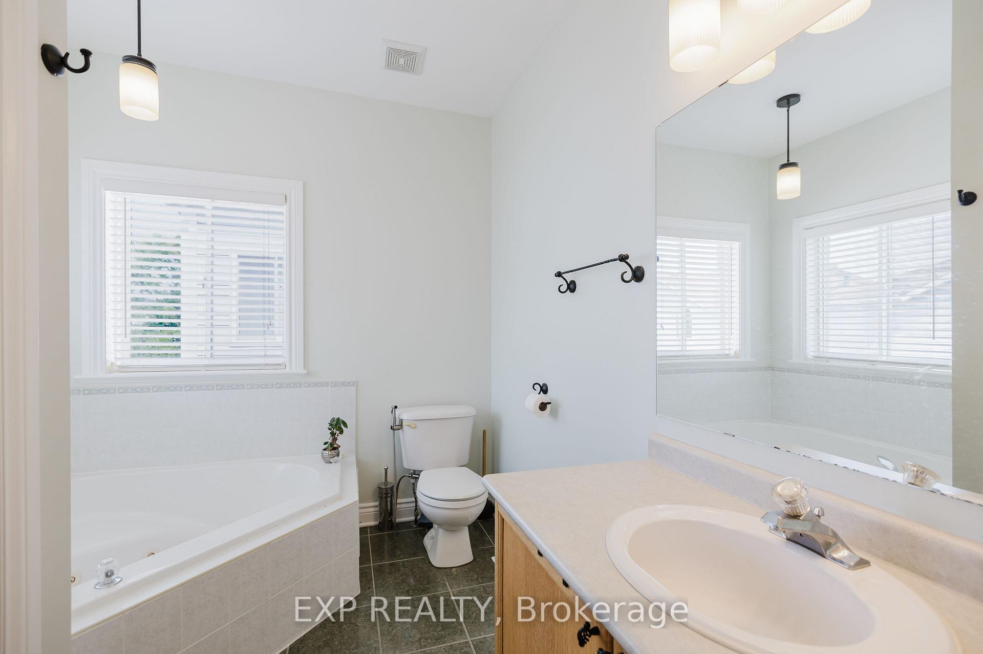 Photo 18 of 29 Castle Glen Crescent, Ottawa, Kanata - Glencairn/Hazeldean — HOMEH