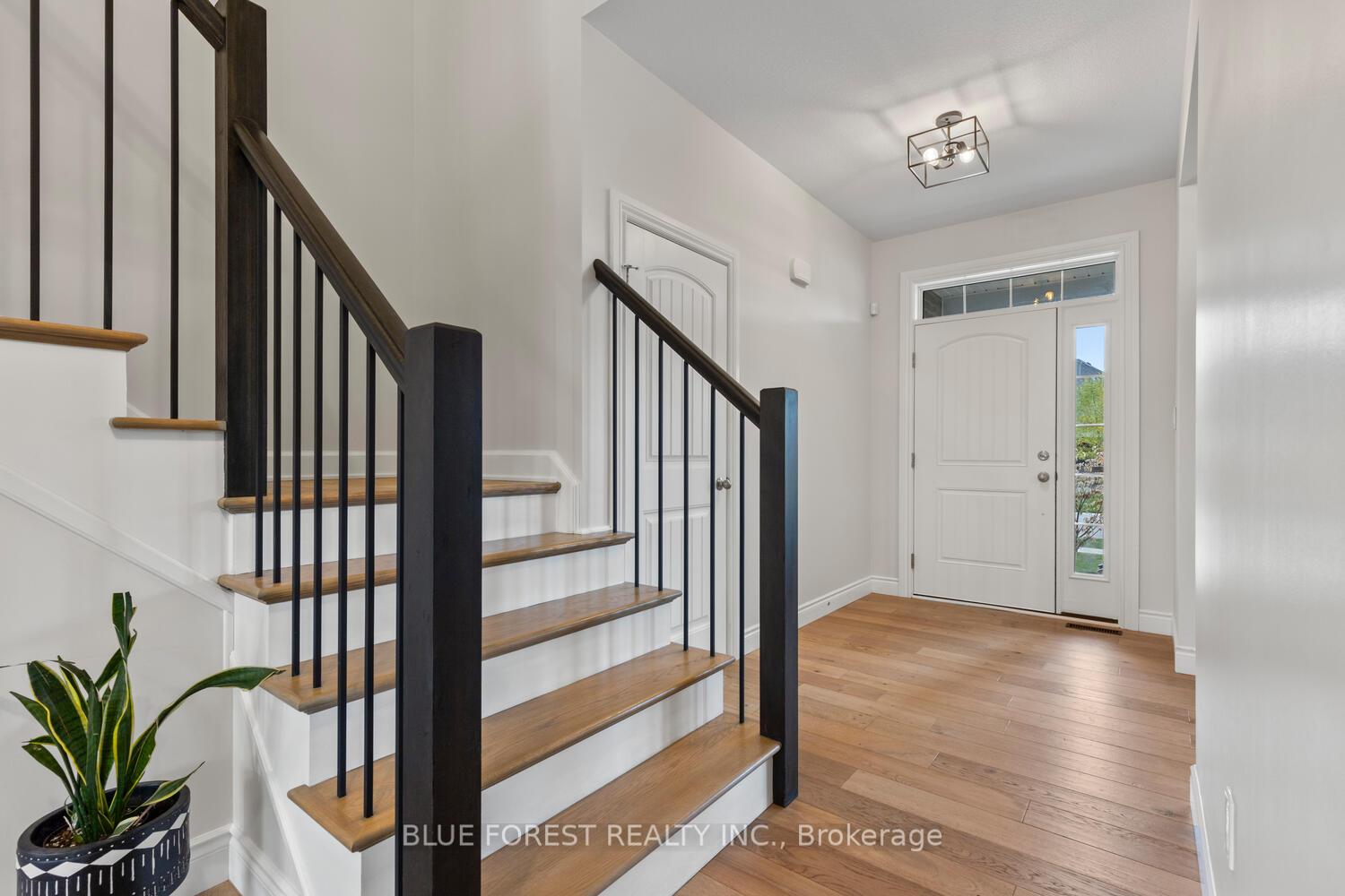 Photo 5 of 12 Violet Court, Middlesex Centre, Ilderton — HOMEH