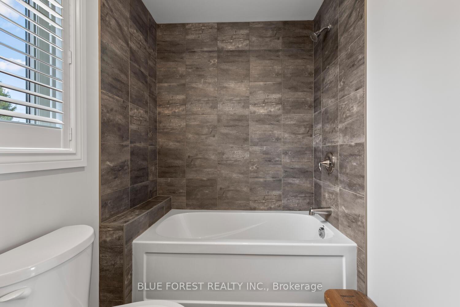Photo 29 of 12 Violet Court, Middlesex Centre, Ilderton — HOMEH