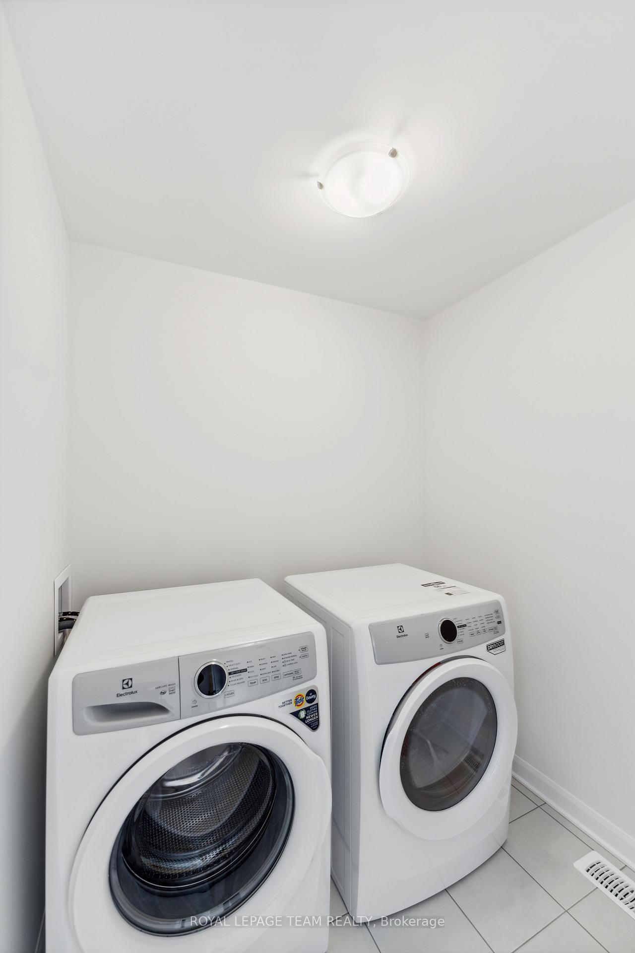 Photo 10 of 168 Invention Boulevard, Ottawa, Kanata - Morgan's Grant/South March — HOMEH