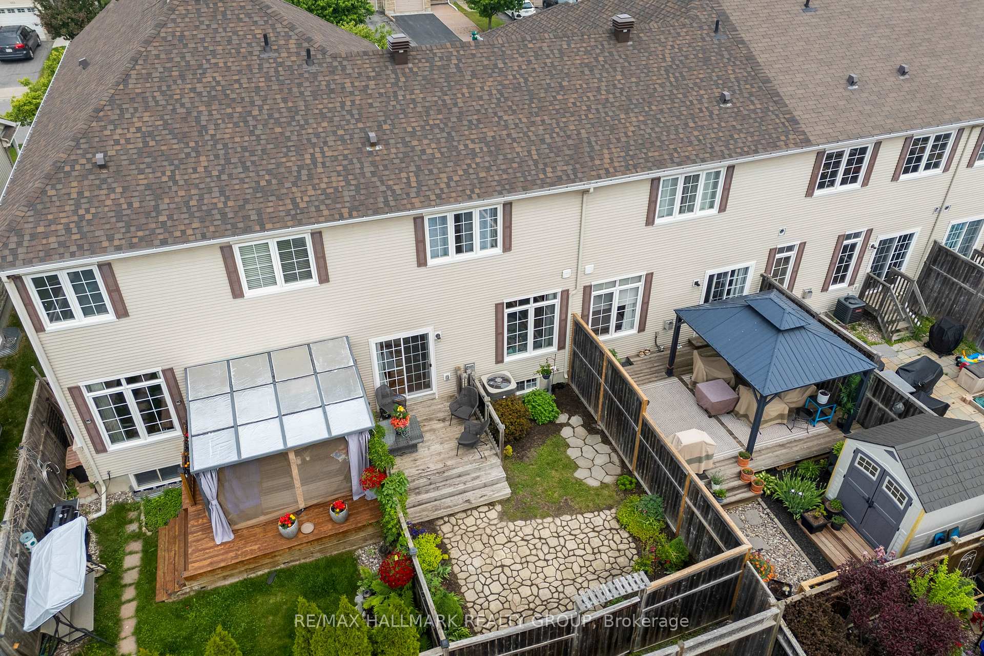 Photo 2 of 827 Tabaret Street, Ottawa, Kanata - Emerald Meadows/Trailwest — HOMEH