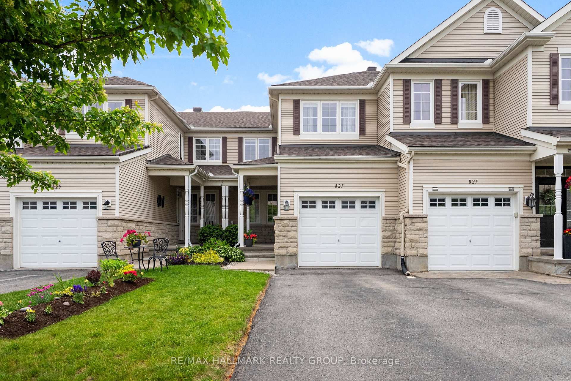 Photo 3 of 827 Tabaret Street, Ottawa, Kanata - Emerald Meadows/Trailwest — HOMEH