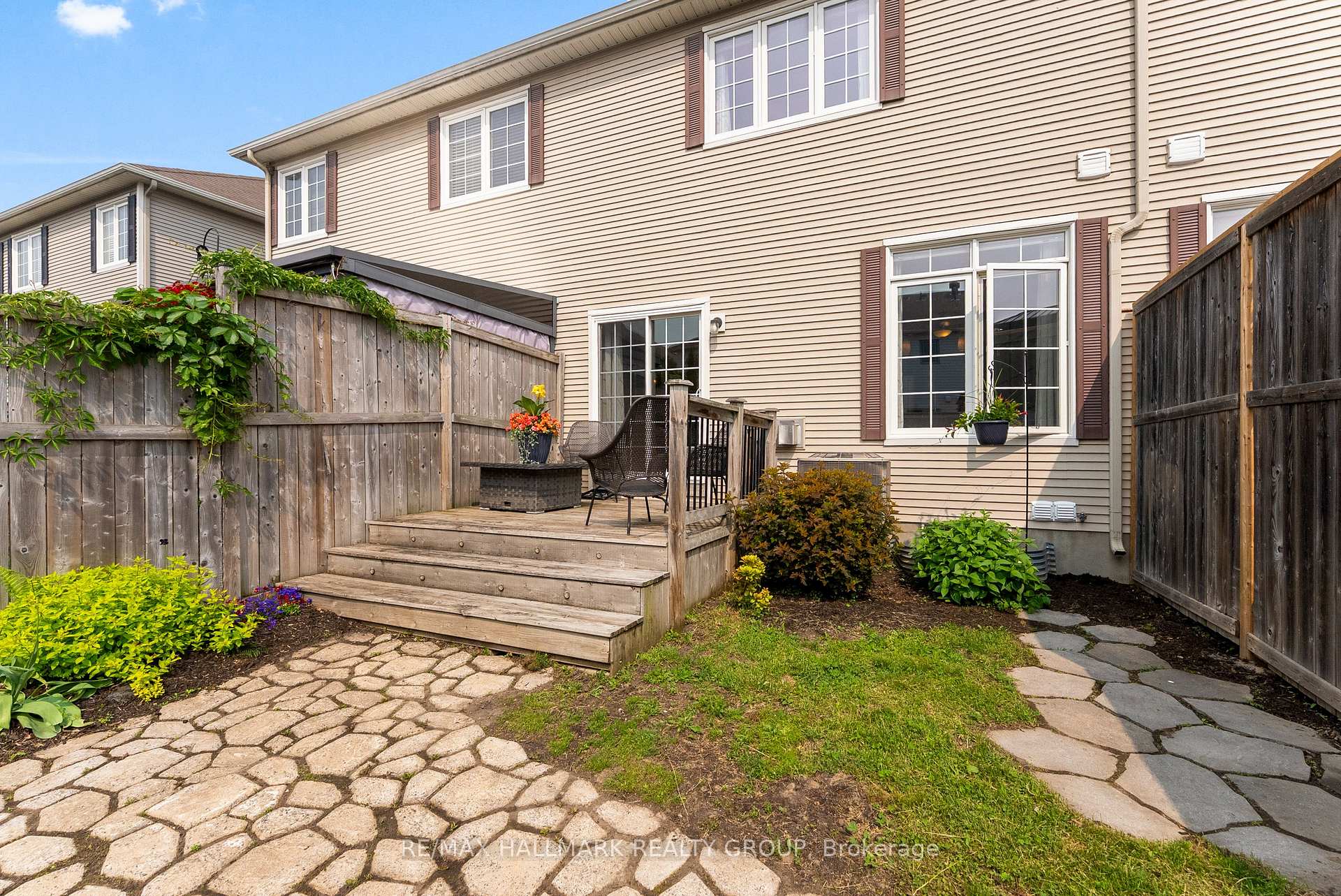 Photo 4 of 827 Tabaret Street, Ottawa, Kanata - Emerald Meadows/Trailwest — HOMEH