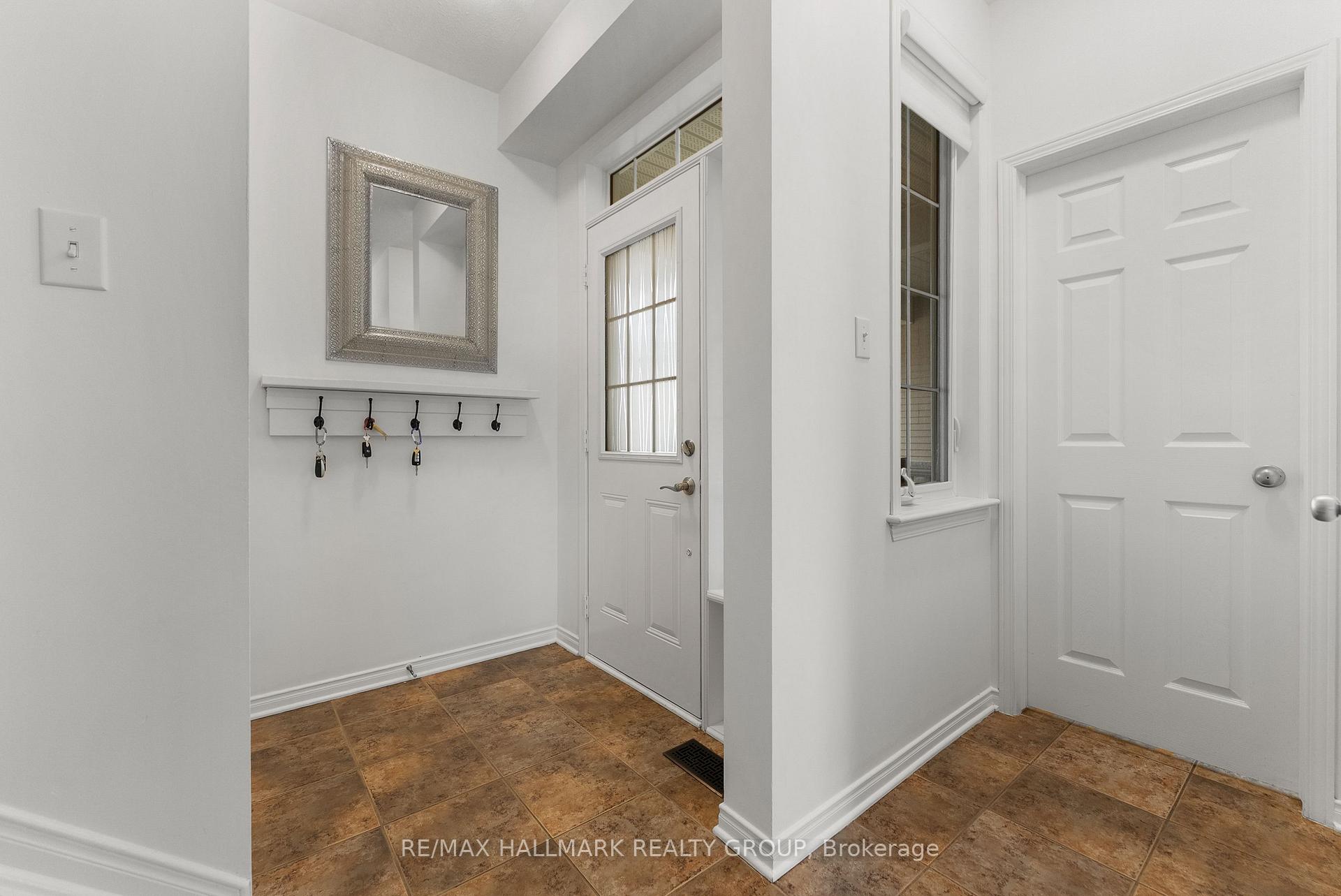 Photo 11 of 827 Tabaret Street, Ottawa, Kanata - Emerald Meadows/Trailwest — HOMEH