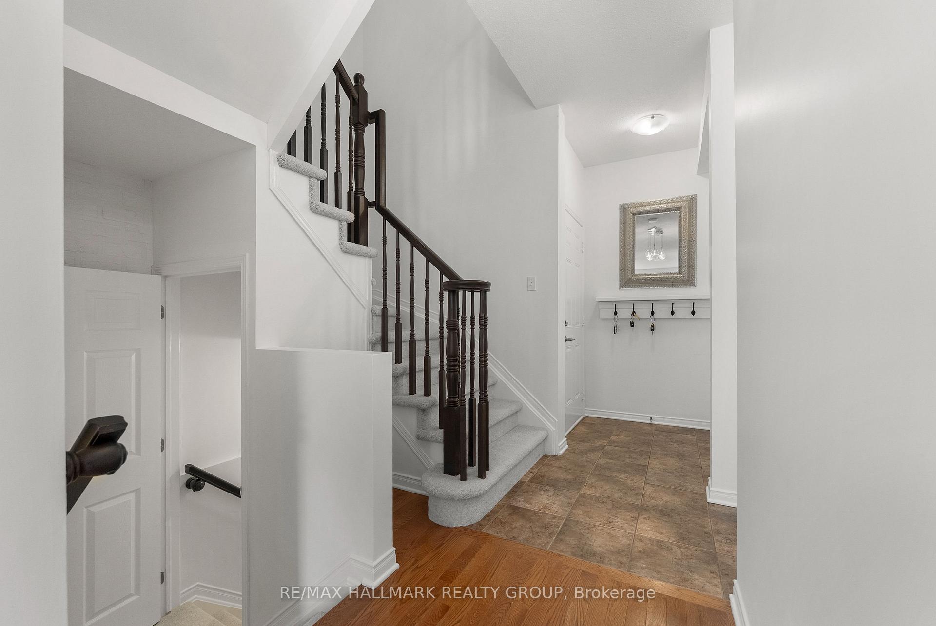 Photo 12 of 827 Tabaret Street, Ottawa, Kanata - Emerald Meadows/Trailwest — HOMEH