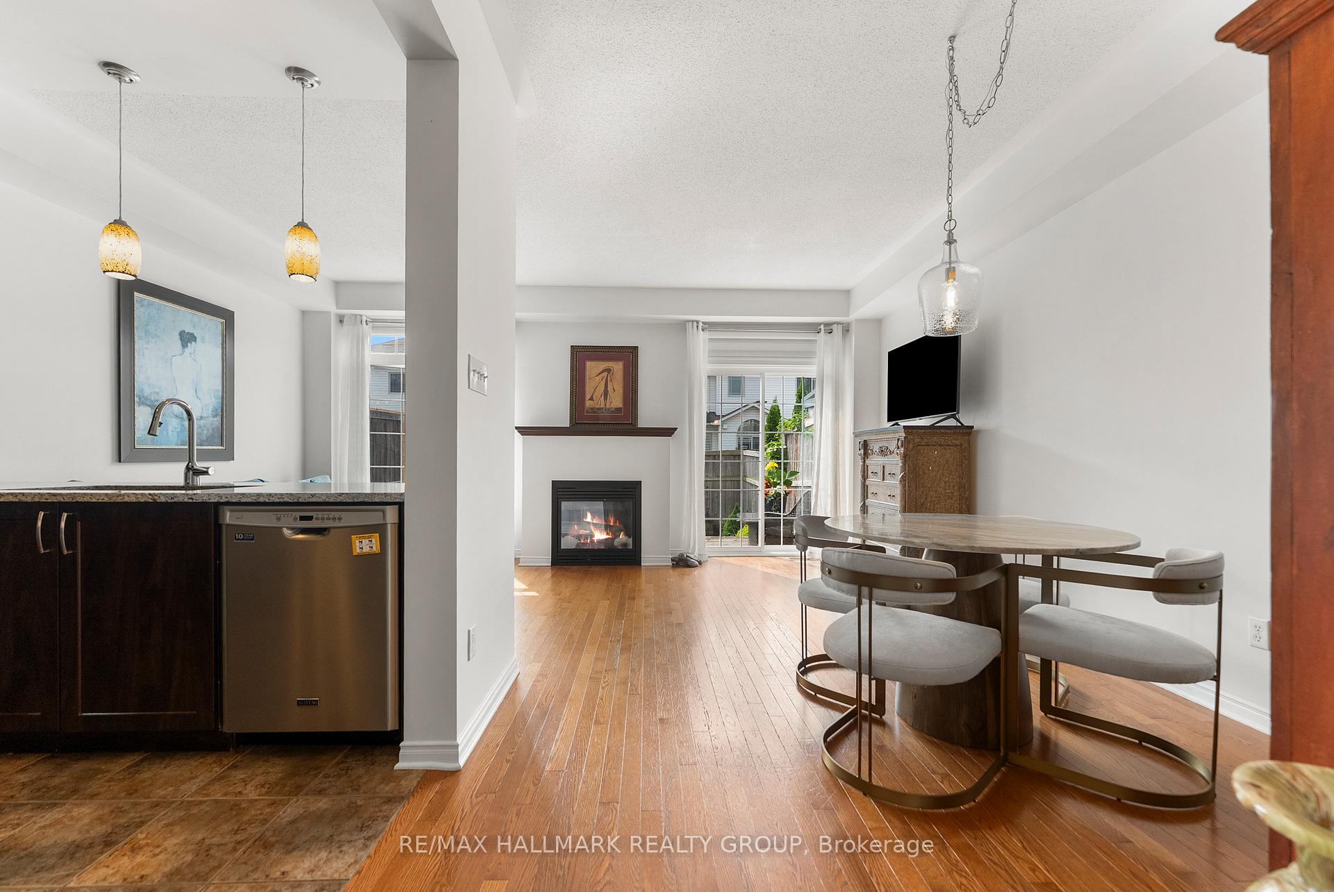 Photo 15 of 827 Tabaret Street, Ottawa, Kanata - Emerald Meadows/Trailwest — HOMEH
