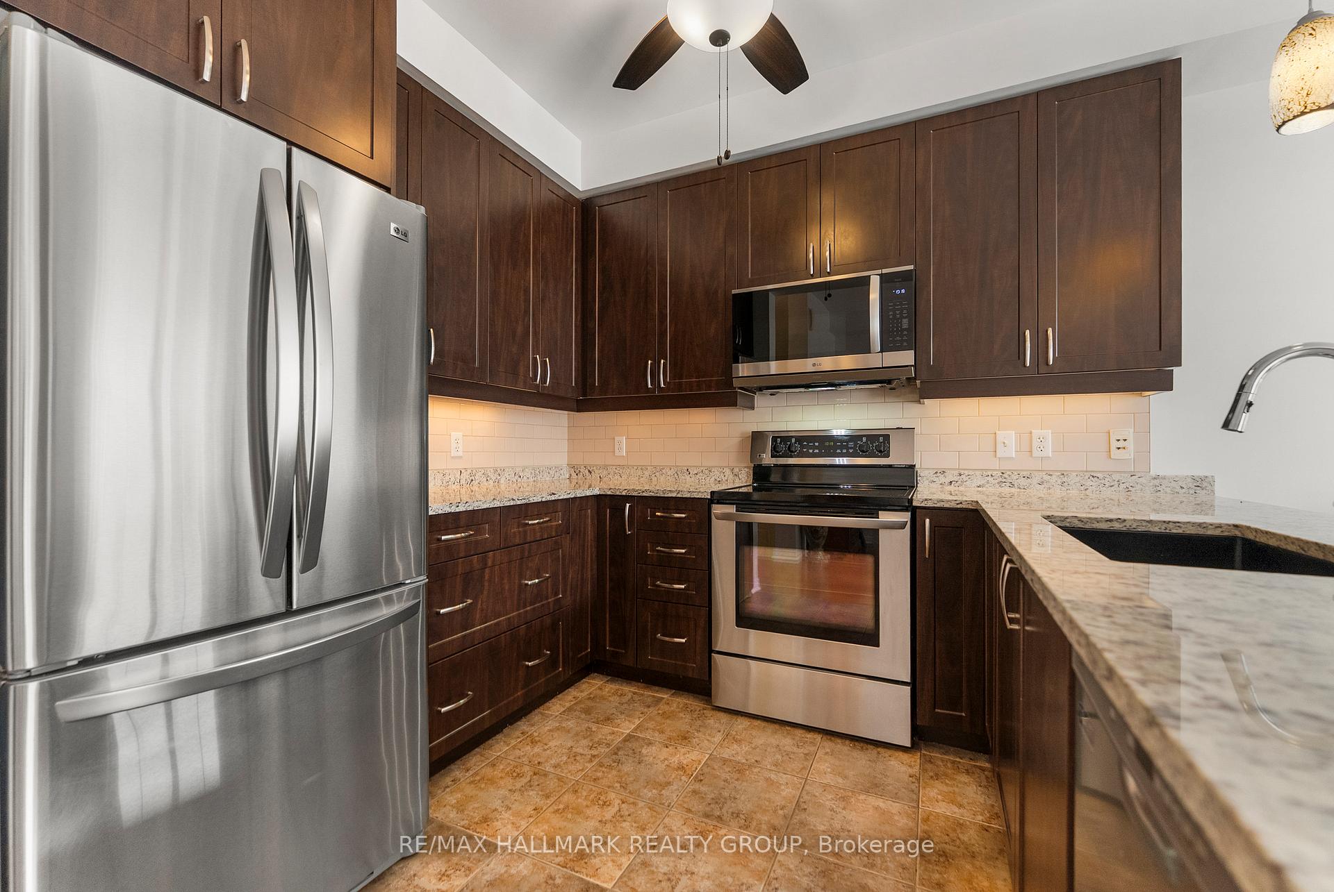 Photo 18 of 827 Tabaret Street, Ottawa, Kanata - Emerald Meadows/Trailwest — HOMEH