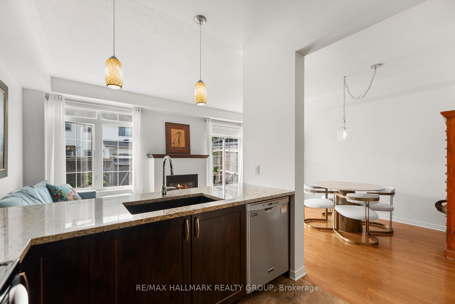 Photo 19 of 827 Tabaret Street, Ottawa, Kanata - Emerald Meadows/Trailwest — HOMEH