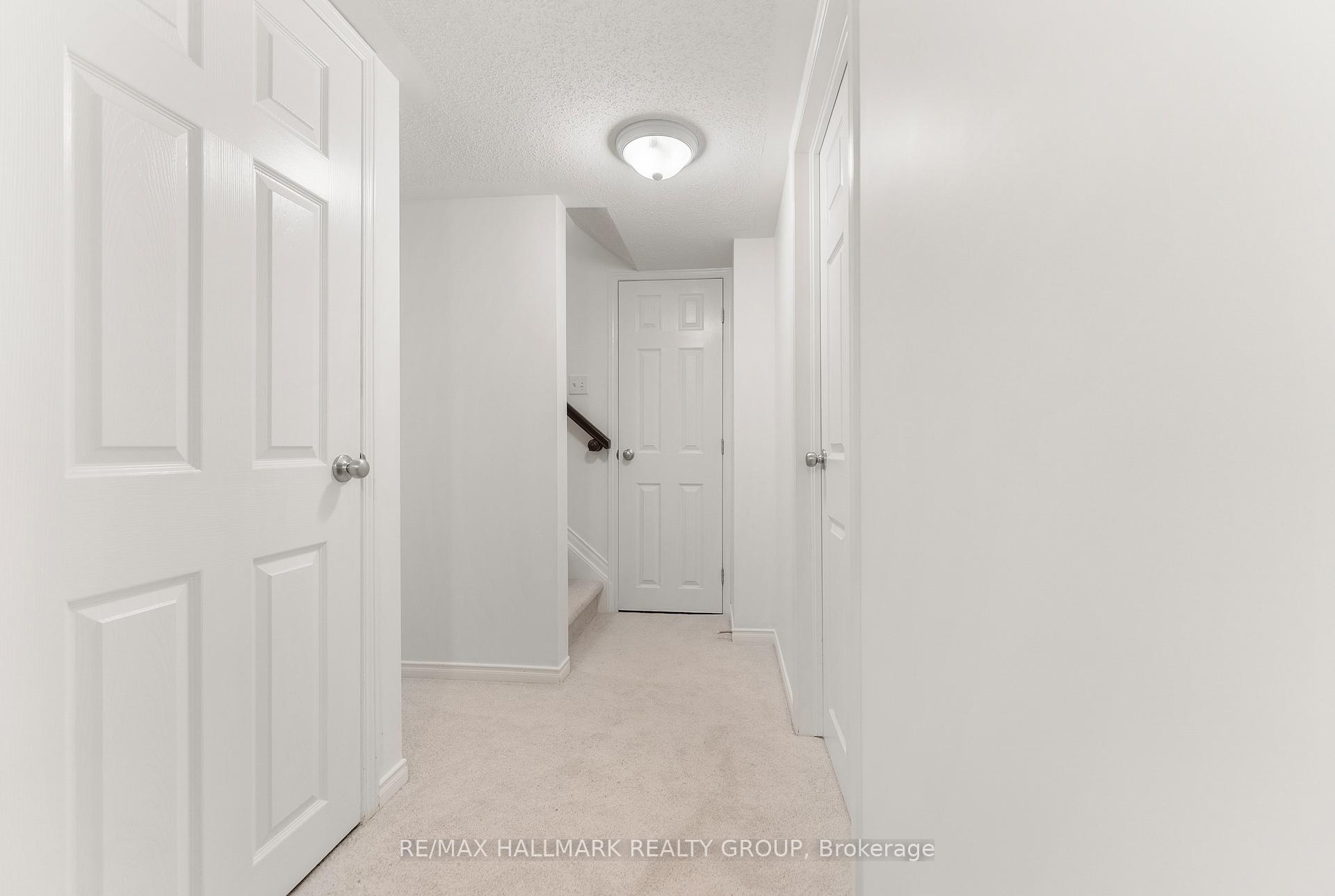 Photo 33 of 827 Tabaret Street, Ottawa, Kanata - Emerald Meadows/Trailwest — HOMEH