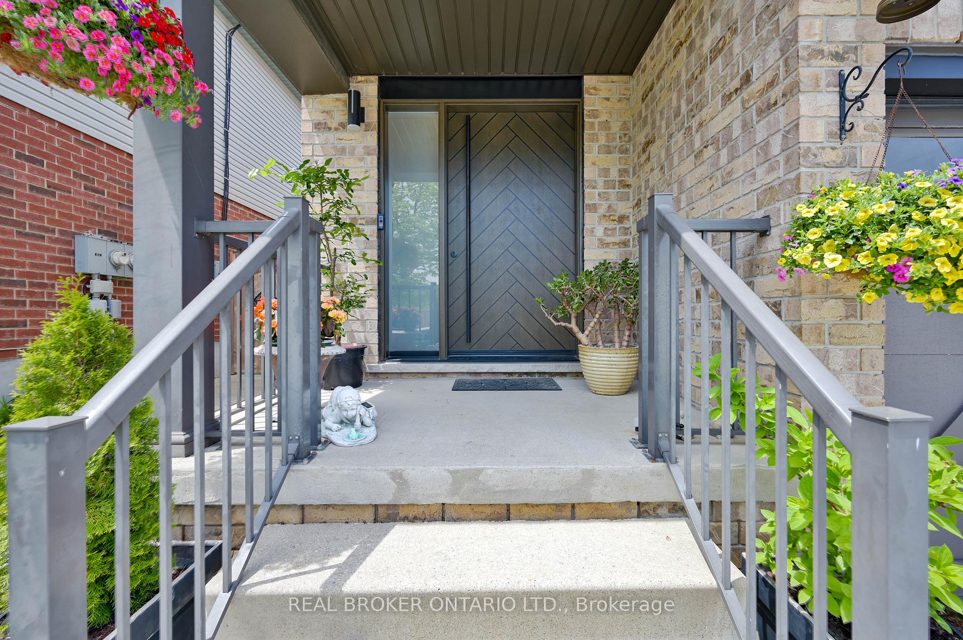 Photo 3 of 904 Magdalena Court, Kitchener — HOMEH
