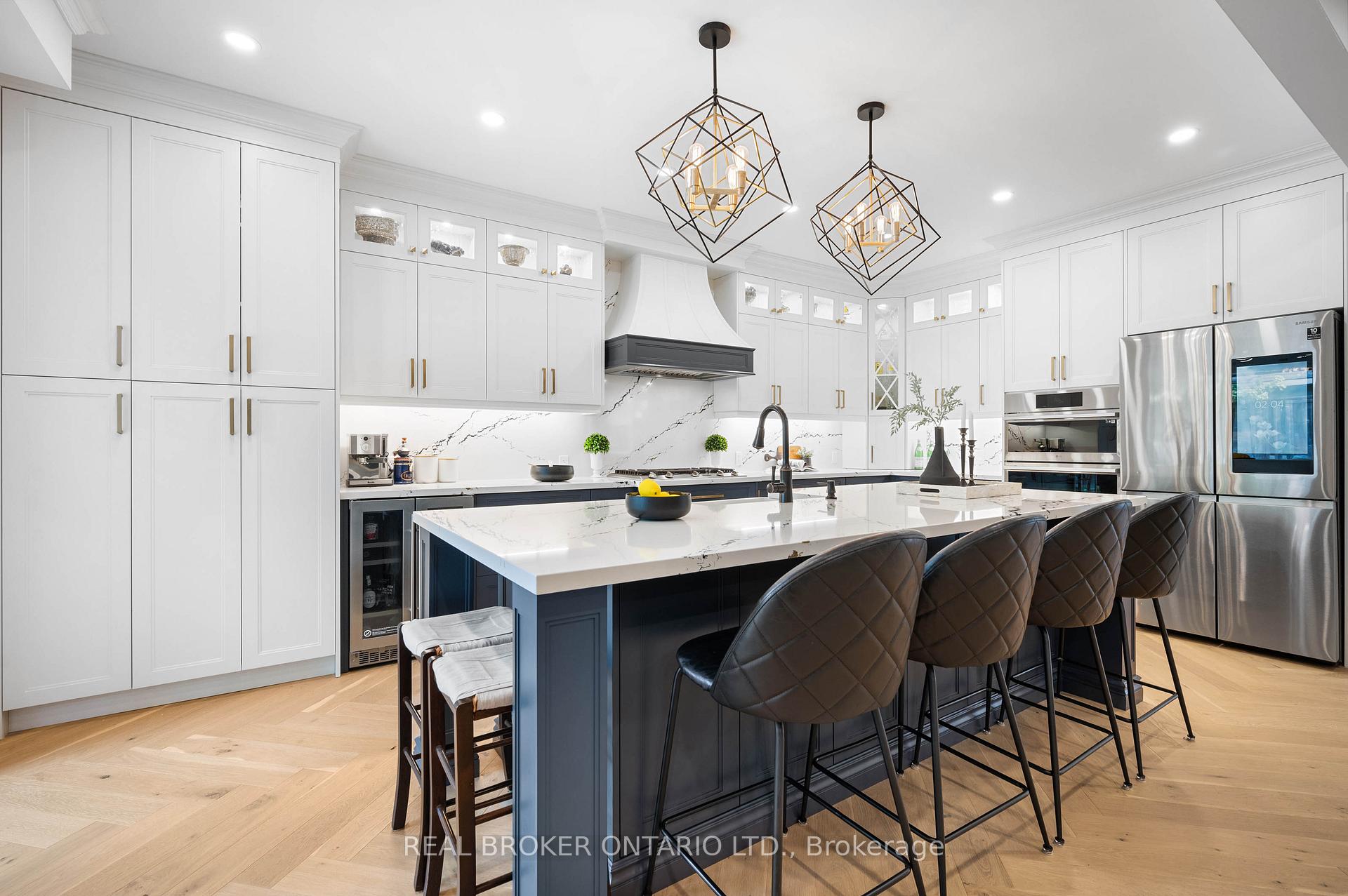 Photo 5 of 904 Magdalena Court, Kitchener — HOMEH