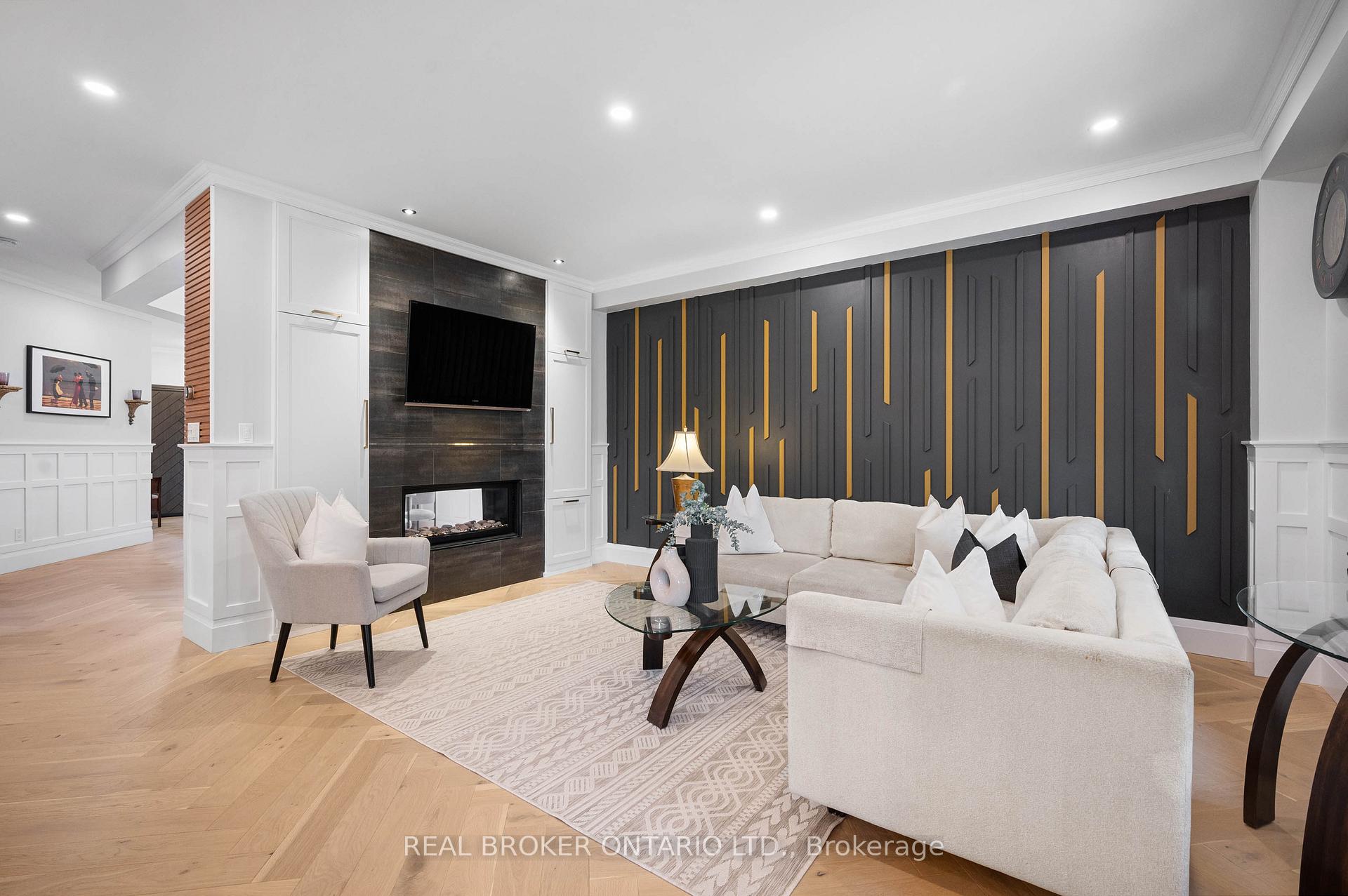 Photo 11 of 904 Magdalena Court, Kitchener — HOMEH