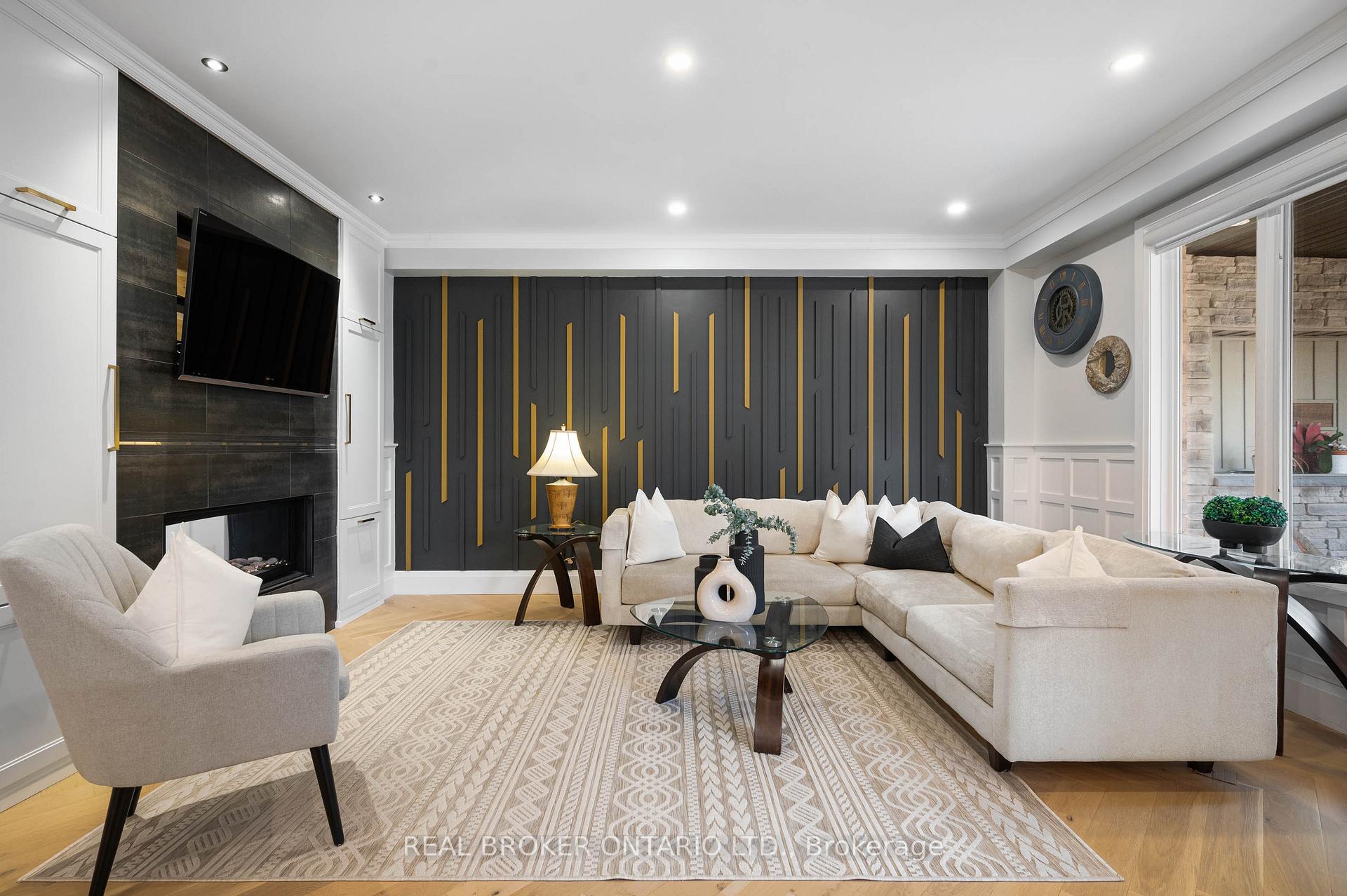 Photo 12 of 904 Magdalena Court, Kitchener — HOMEH