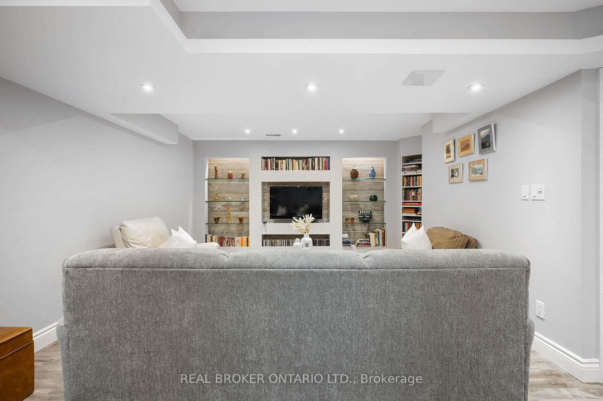 Photo 26 of 904 Magdalena Court, Kitchener — HOMEH