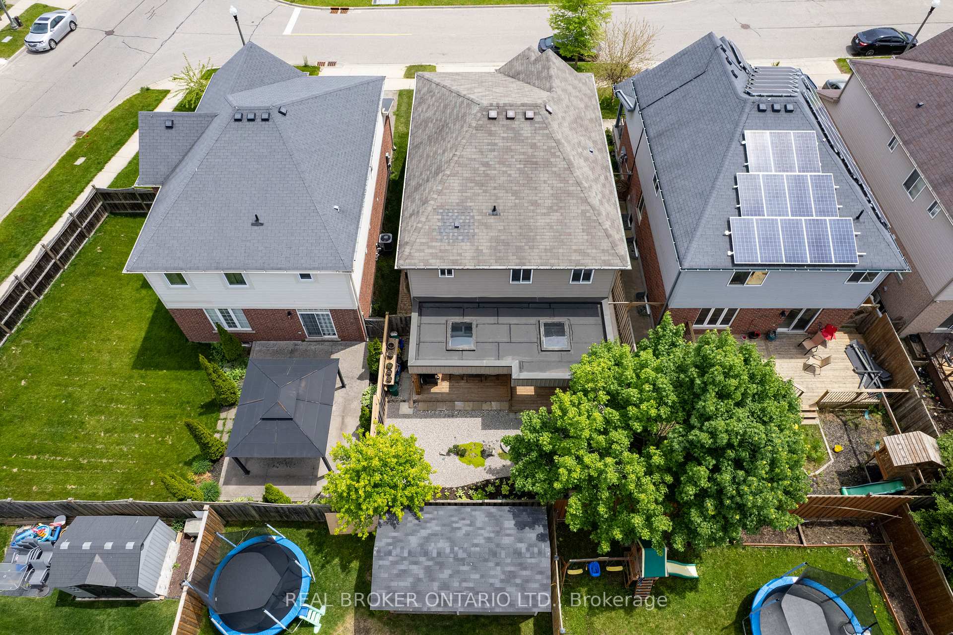Photo 33 of 904 Magdalena Court, Kitchener — HOMEH