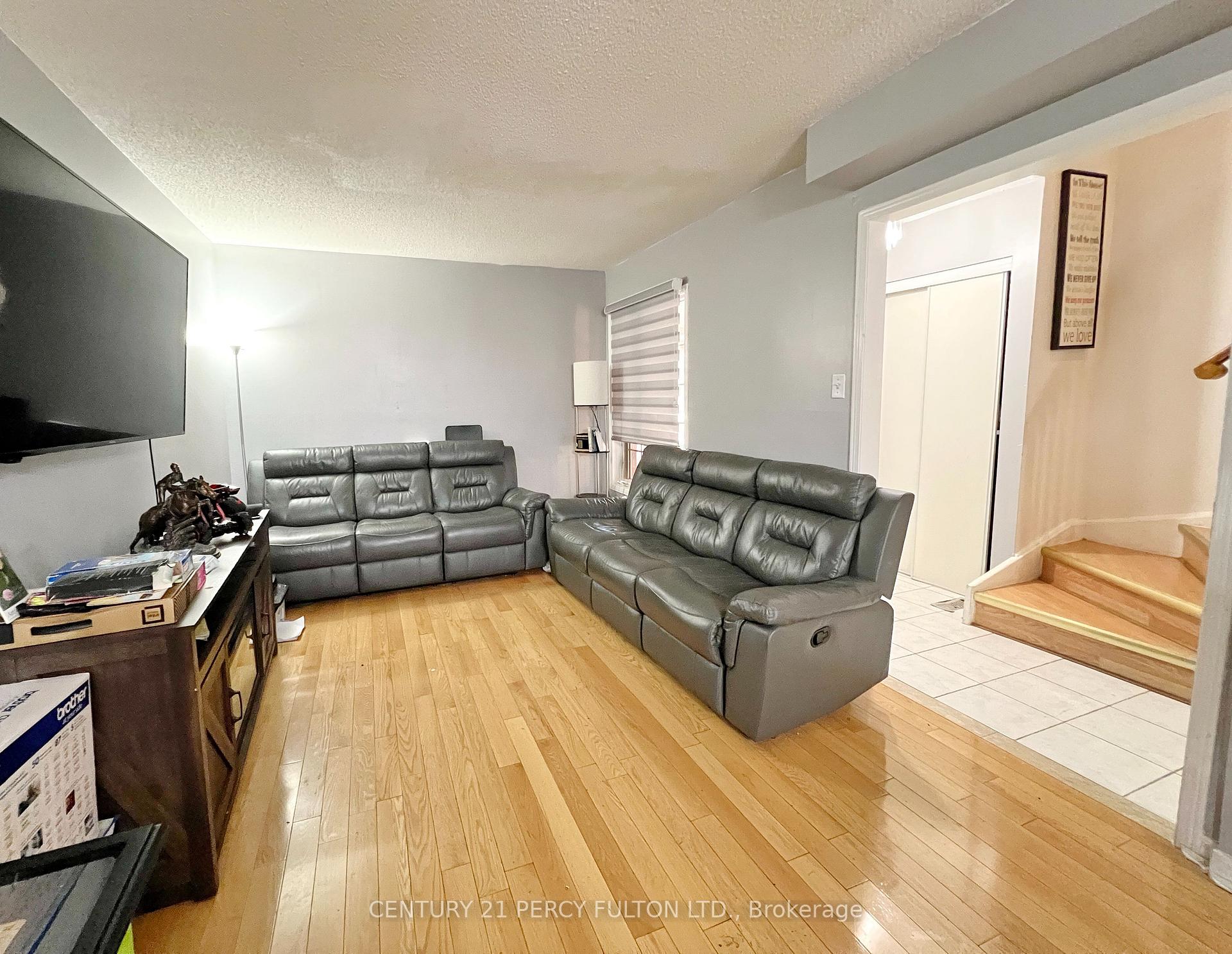 Photo 4 of 37 Mindy Crescent, Markham, Middlefield — HOMEH