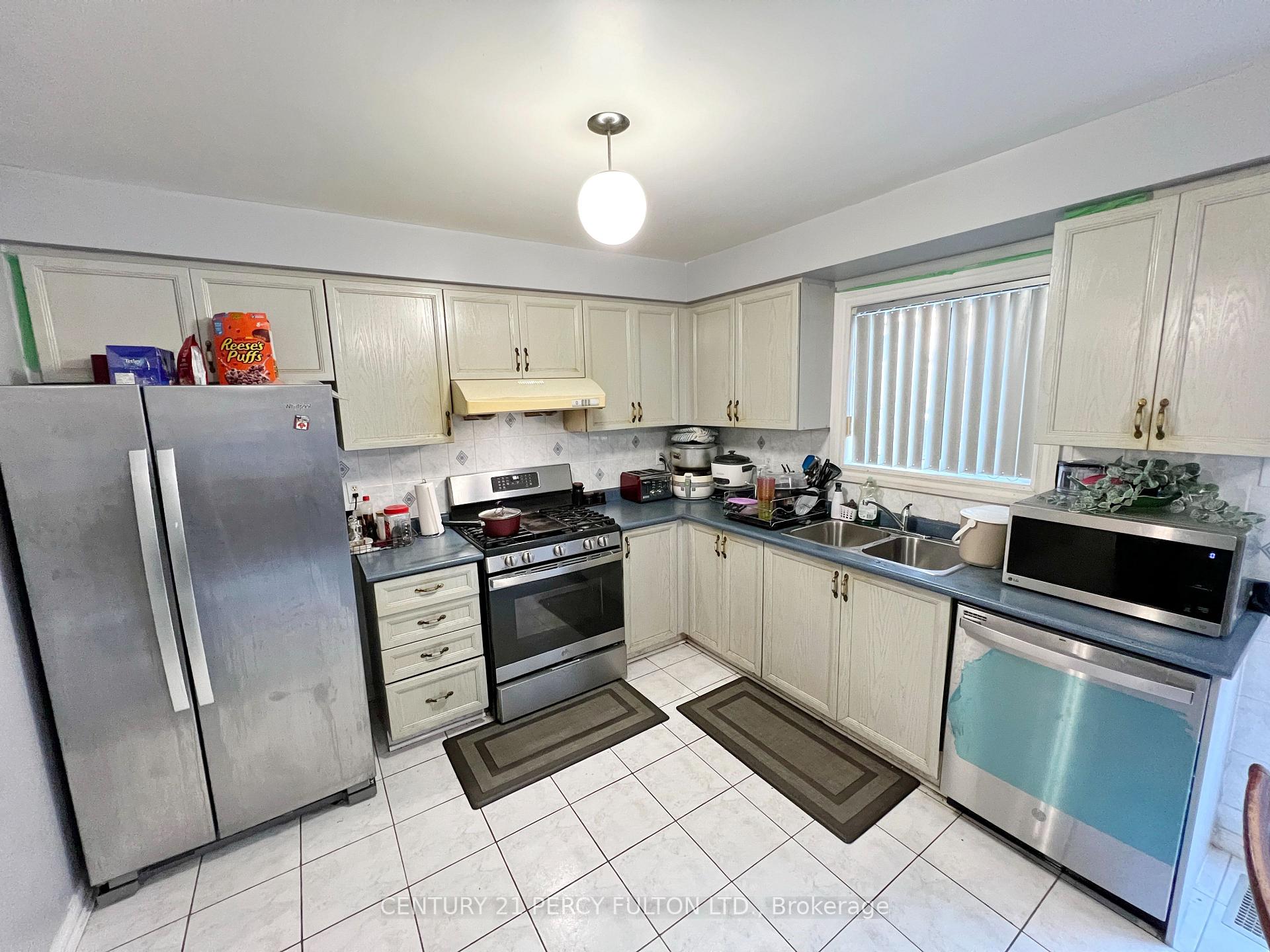 Photo 6 of 37 Mindy Crescent, Markham, Middlefield — HOMEH