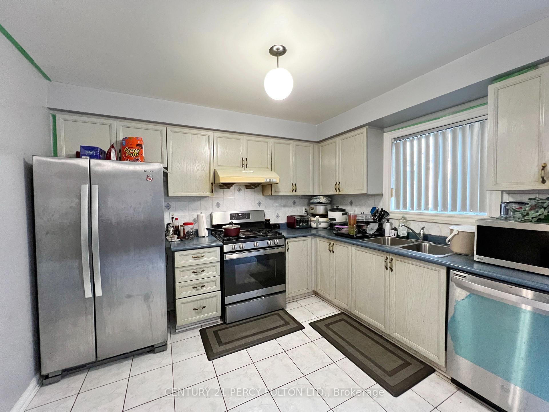 Photo 7 of 37 Mindy Crescent, Markham, Middlefield — HOMEH