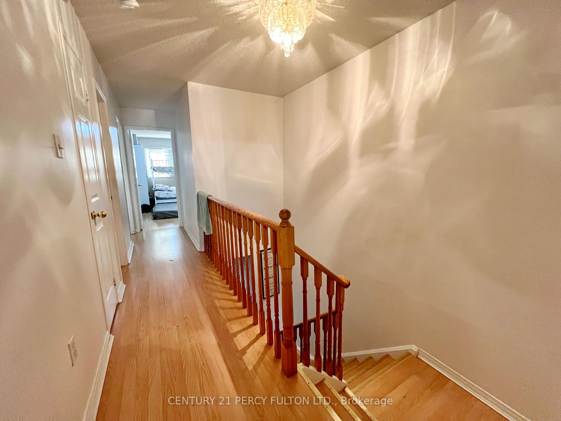 Photo 8 of 37 Mindy Crescent, Markham, Middlefield — HOMEH