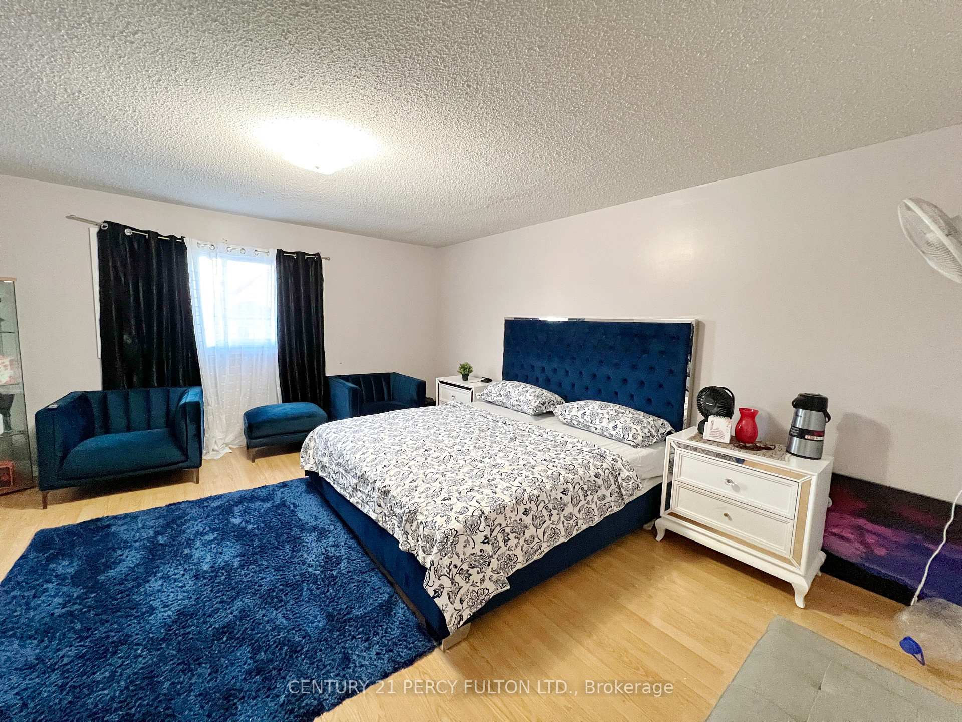 Photo 9 of 37 Mindy Crescent, Markham, Middlefield — HOMEH