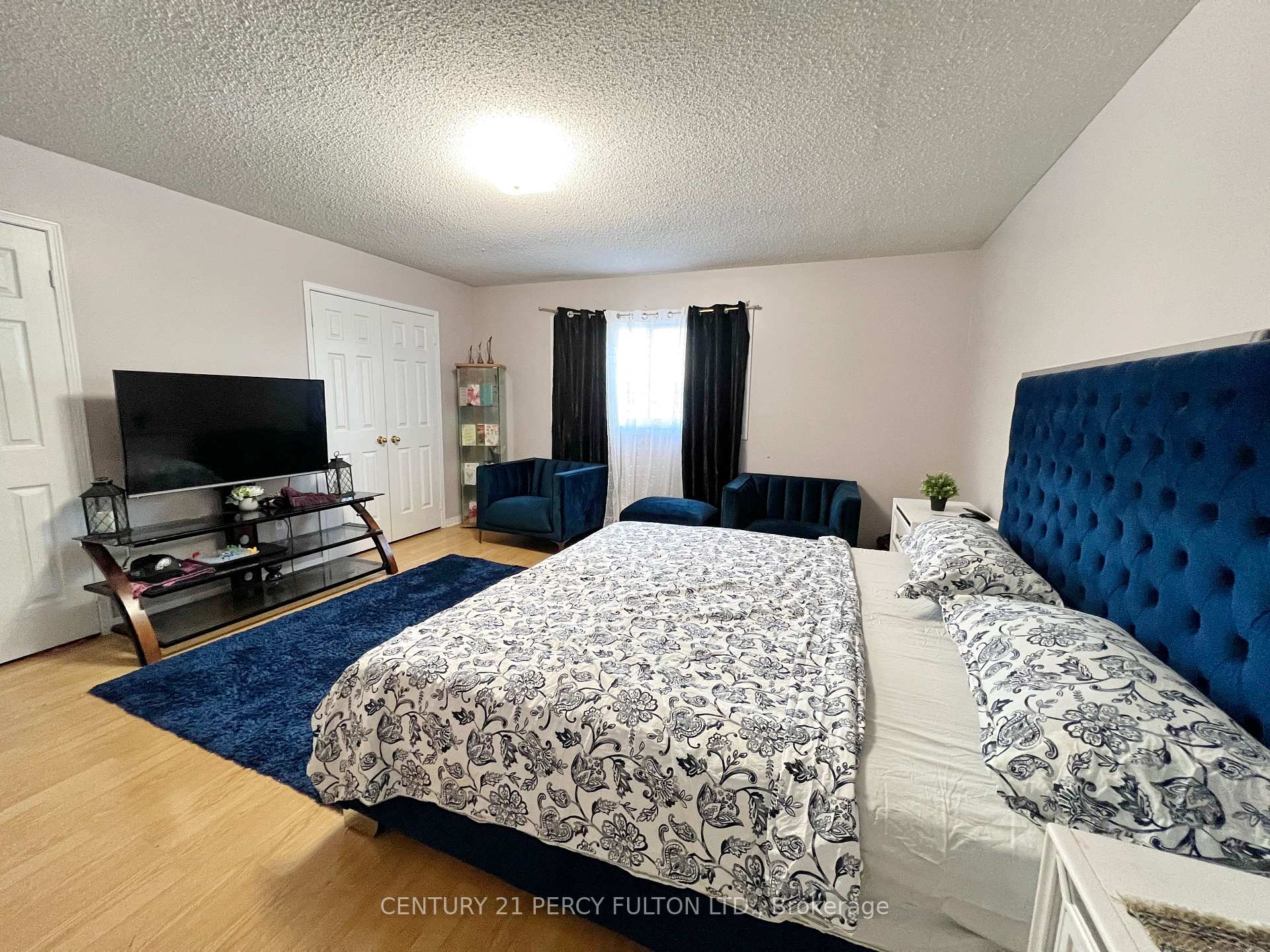 Photo 10 of 37 Mindy Crescent, Markham, Middlefield — HOMEH