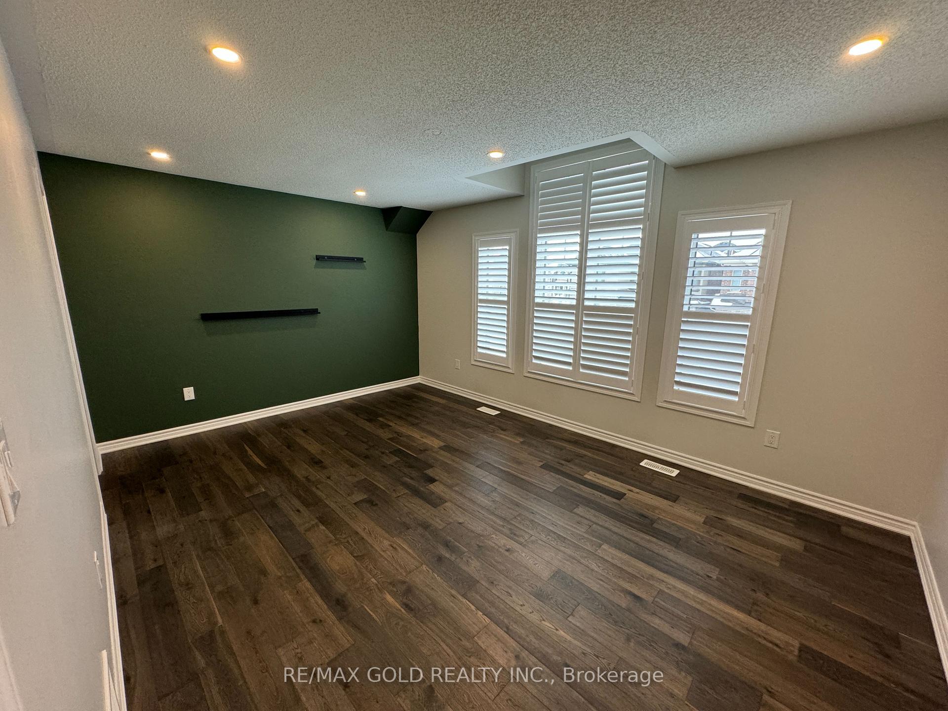 Photo 14 of 1459 Sycamore Garden, Milton, Cobban — HOMEH