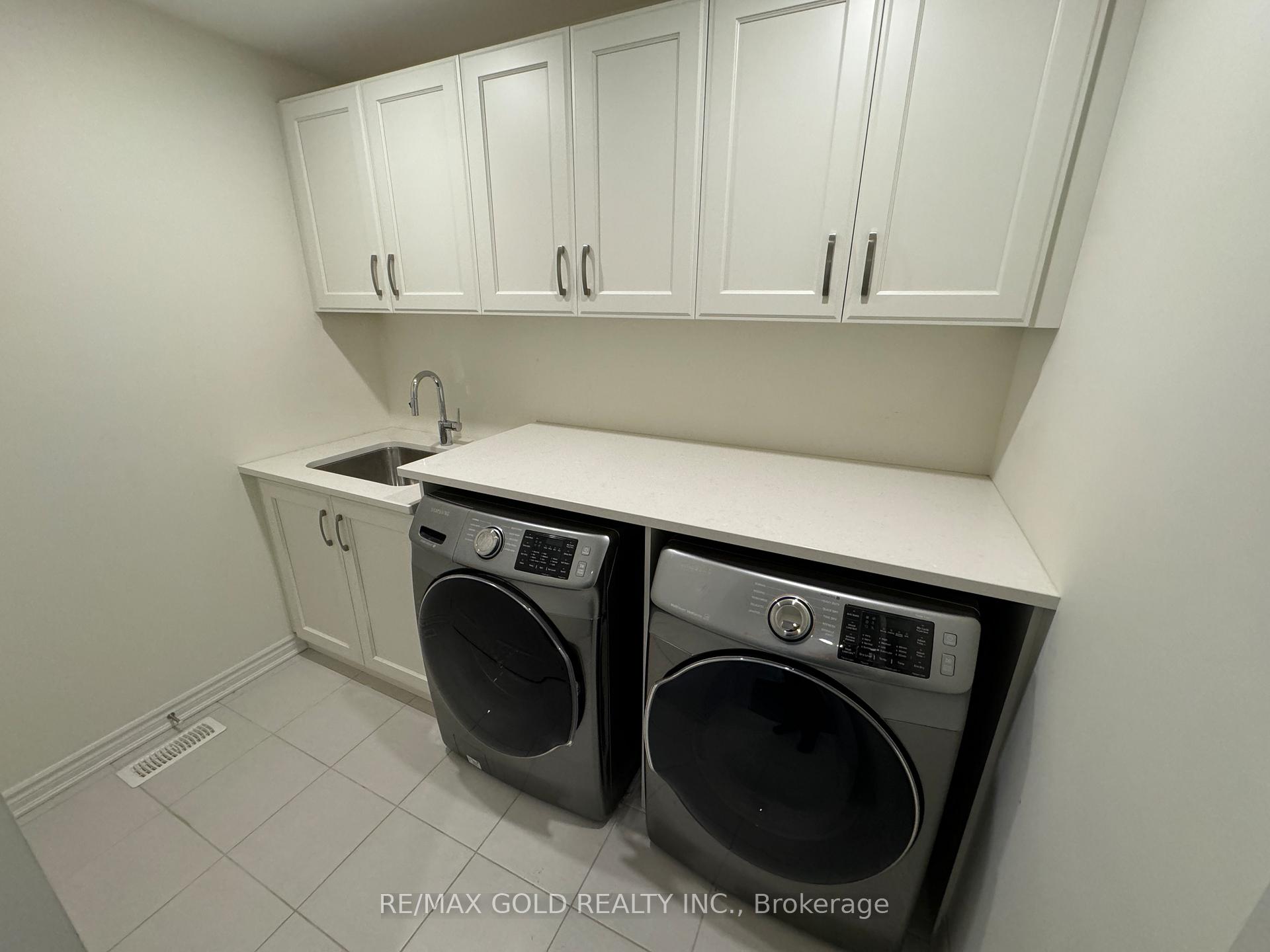 Photo 16 of 1459 Sycamore Garden, Milton, Cobban — HOMEH