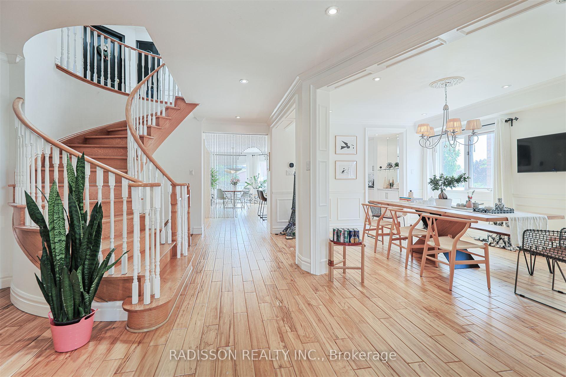 Photo 2 of 3 Macrill Road, Markham, Cachet — HOMEH