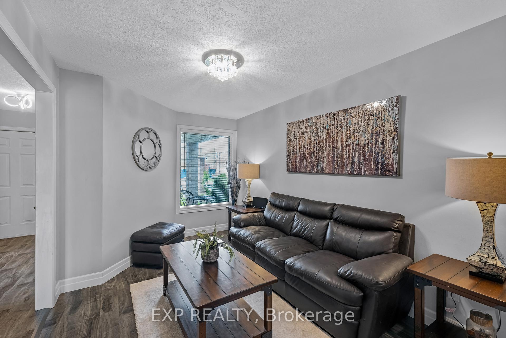 Photo 5 of 175 Hollyridge Crescent, Kitchener — HOMEH