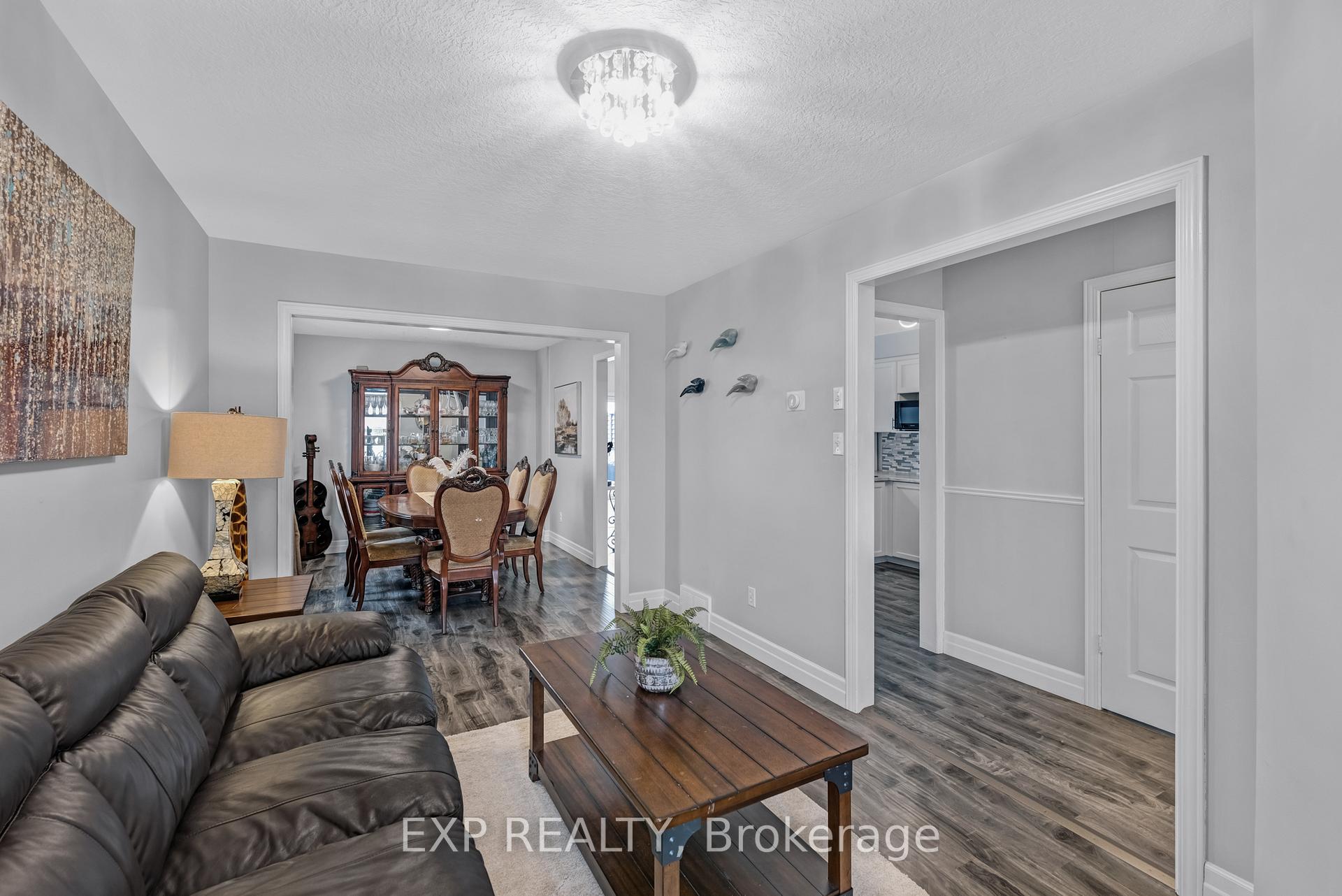 Photo 7 of 175 Hollyridge Crescent, Kitchener — HOMEH