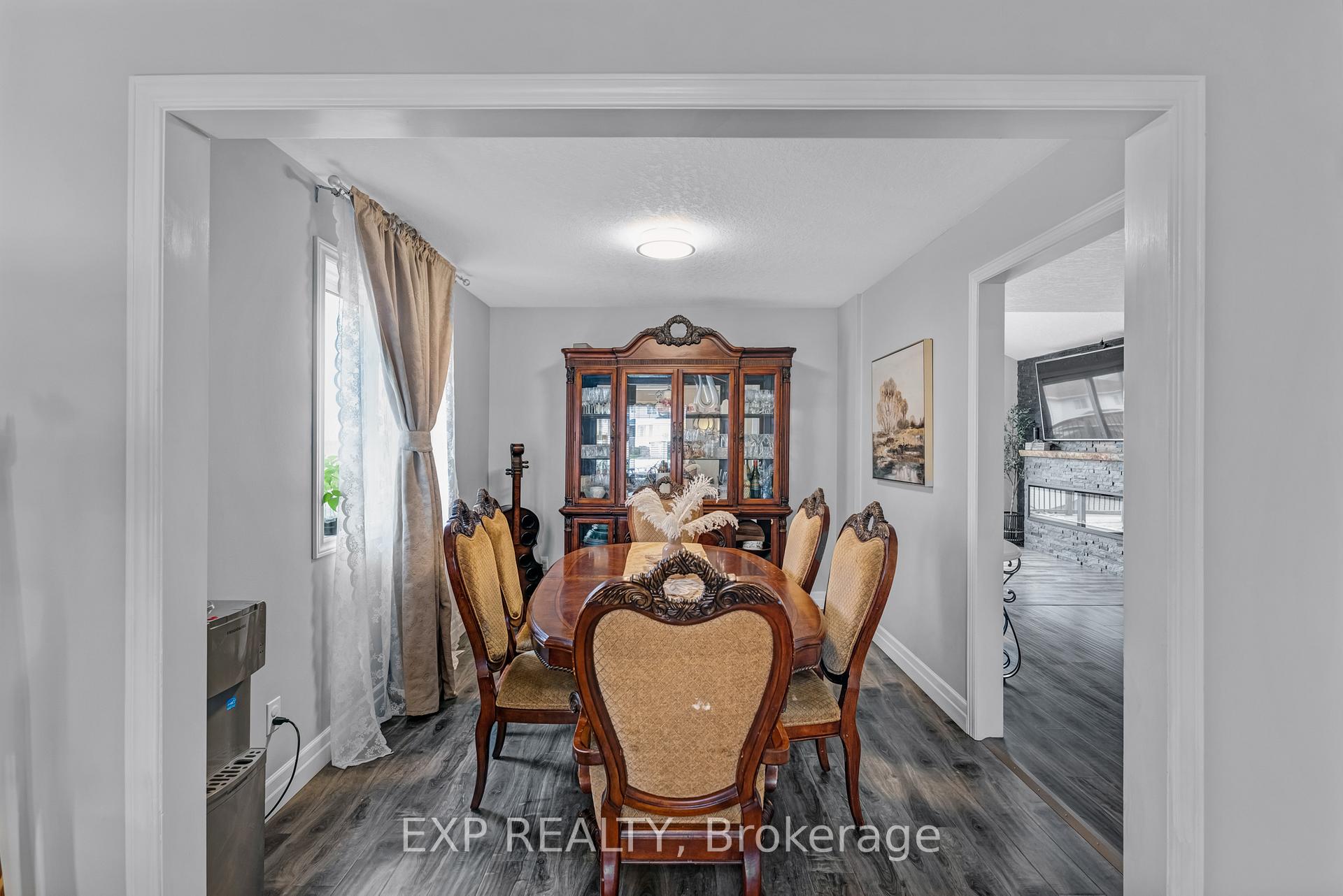 Photo 8 of 175 Hollyridge Crescent, Kitchener — HOMEH