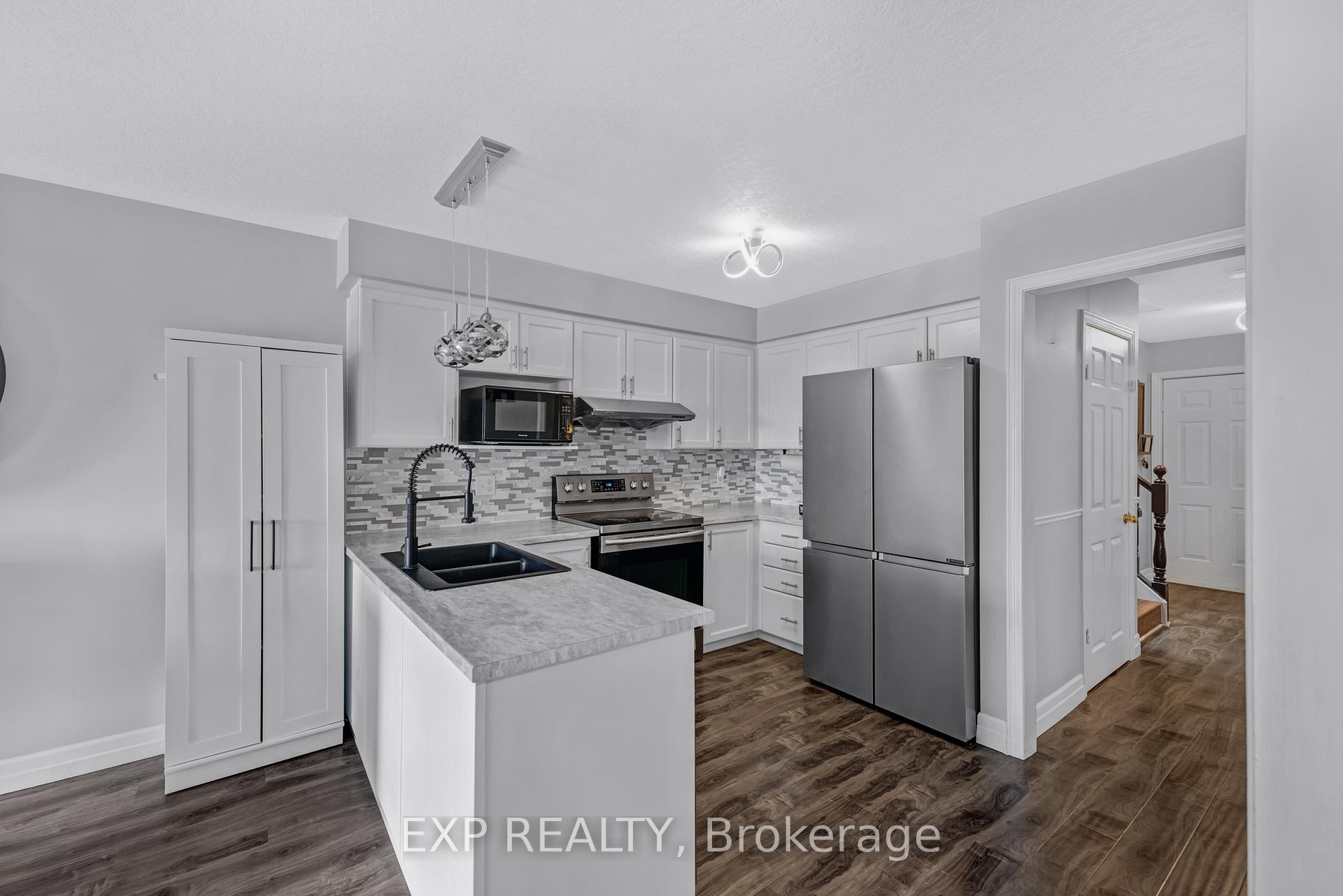 Photo 9 of 175 Hollyridge Crescent, Kitchener — HOMEH