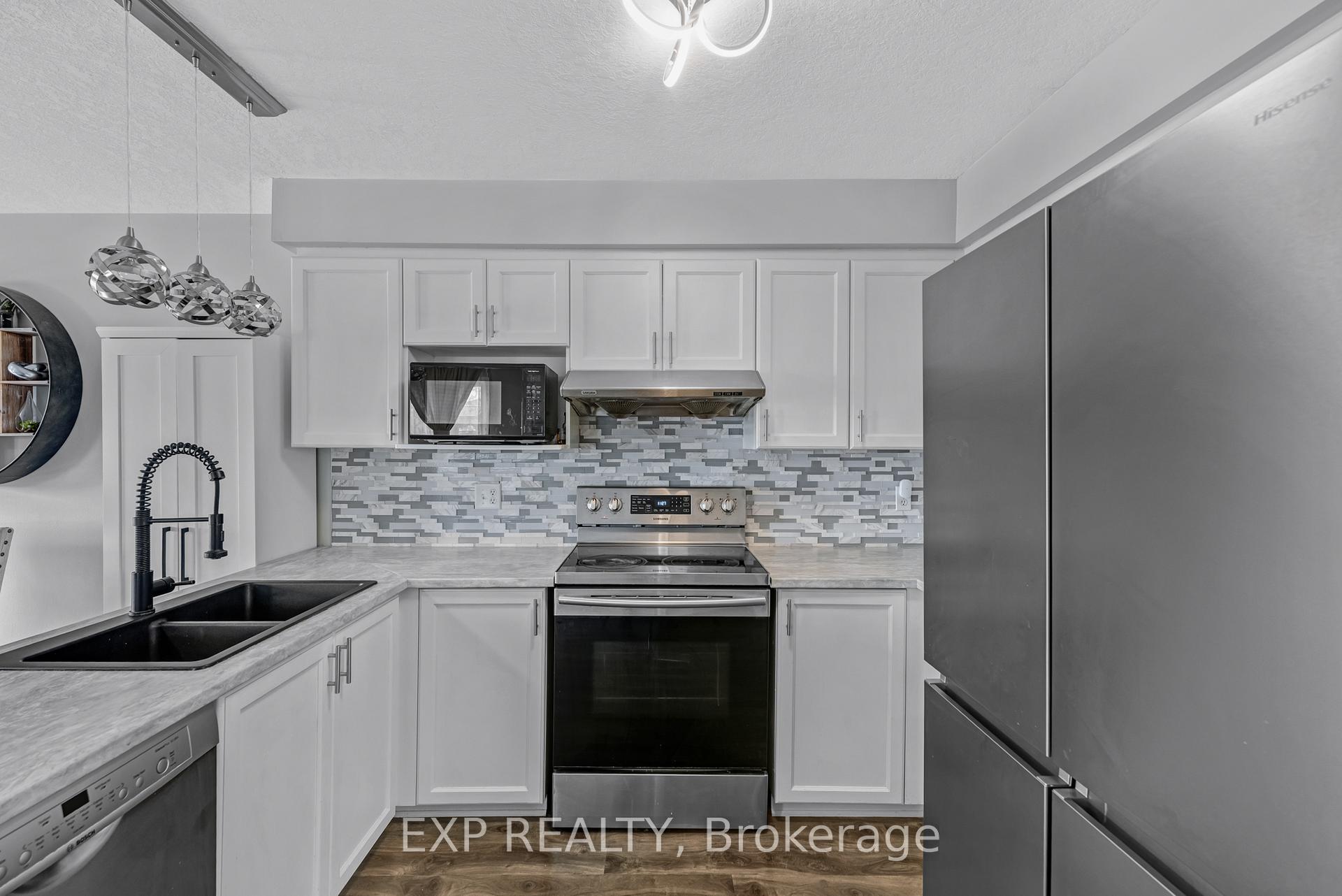 Photo 10 of 175 Hollyridge Crescent, Kitchener — HOMEH