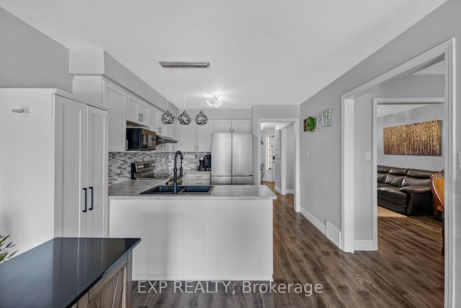 Photo 12 of 175 Hollyridge Crescent, Kitchener — HOMEH