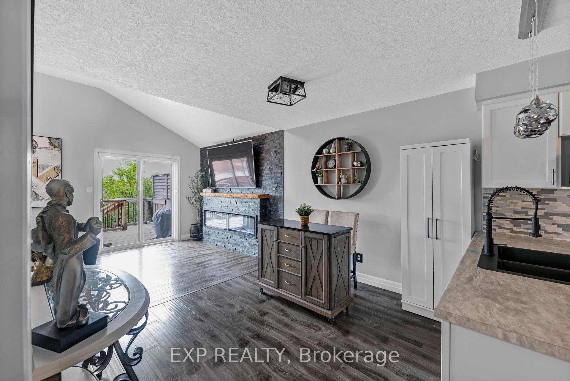 Photo 13 of 175 Hollyridge Crescent, Kitchener — HOMEH
