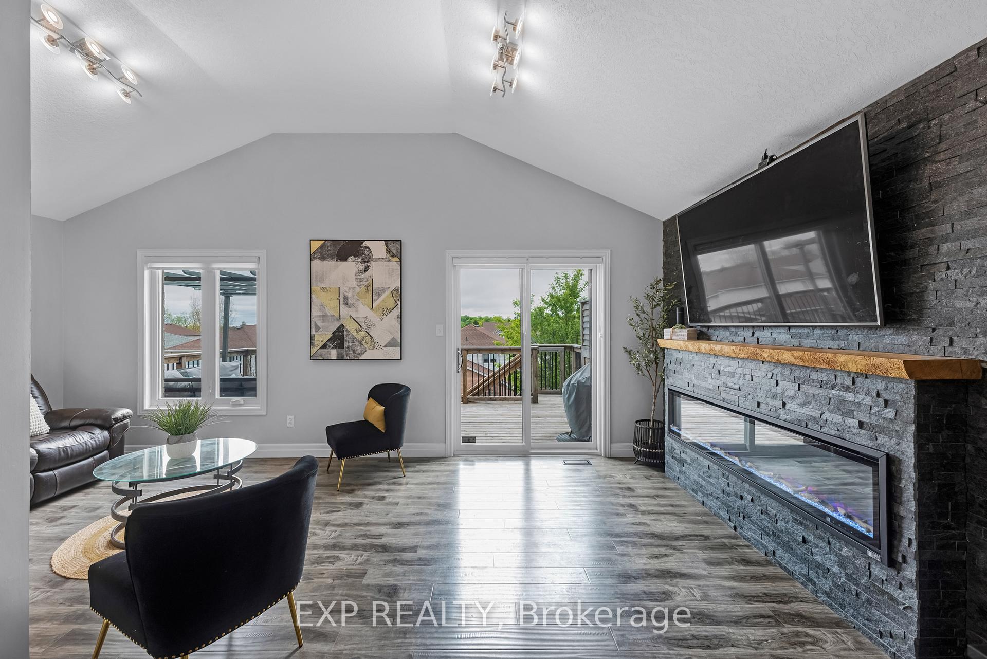 Photo 15 of 175 Hollyridge Crescent, Kitchener — HOMEH