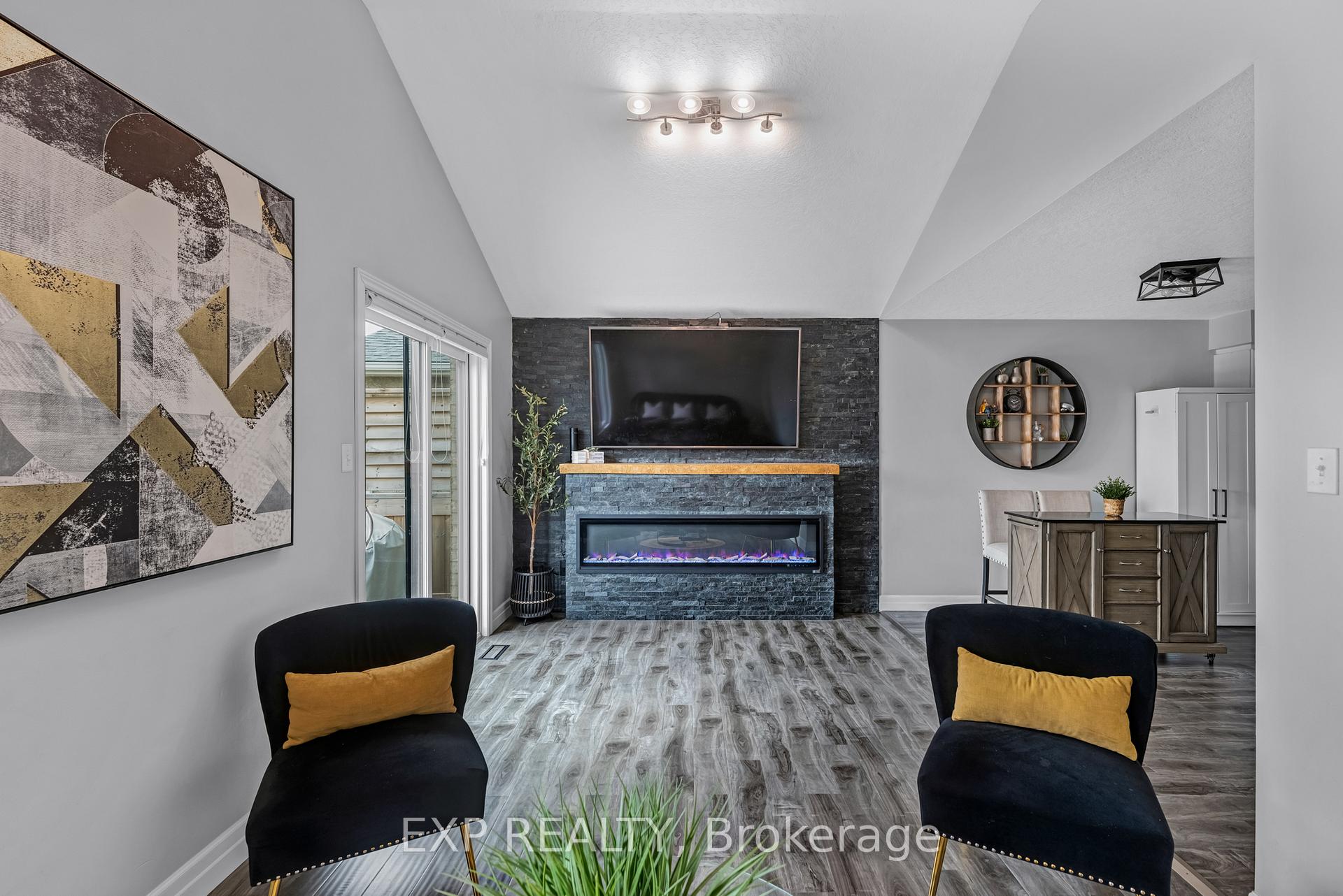 Photo 17 of 175 Hollyridge Crescent, Kitchener — HOMEH