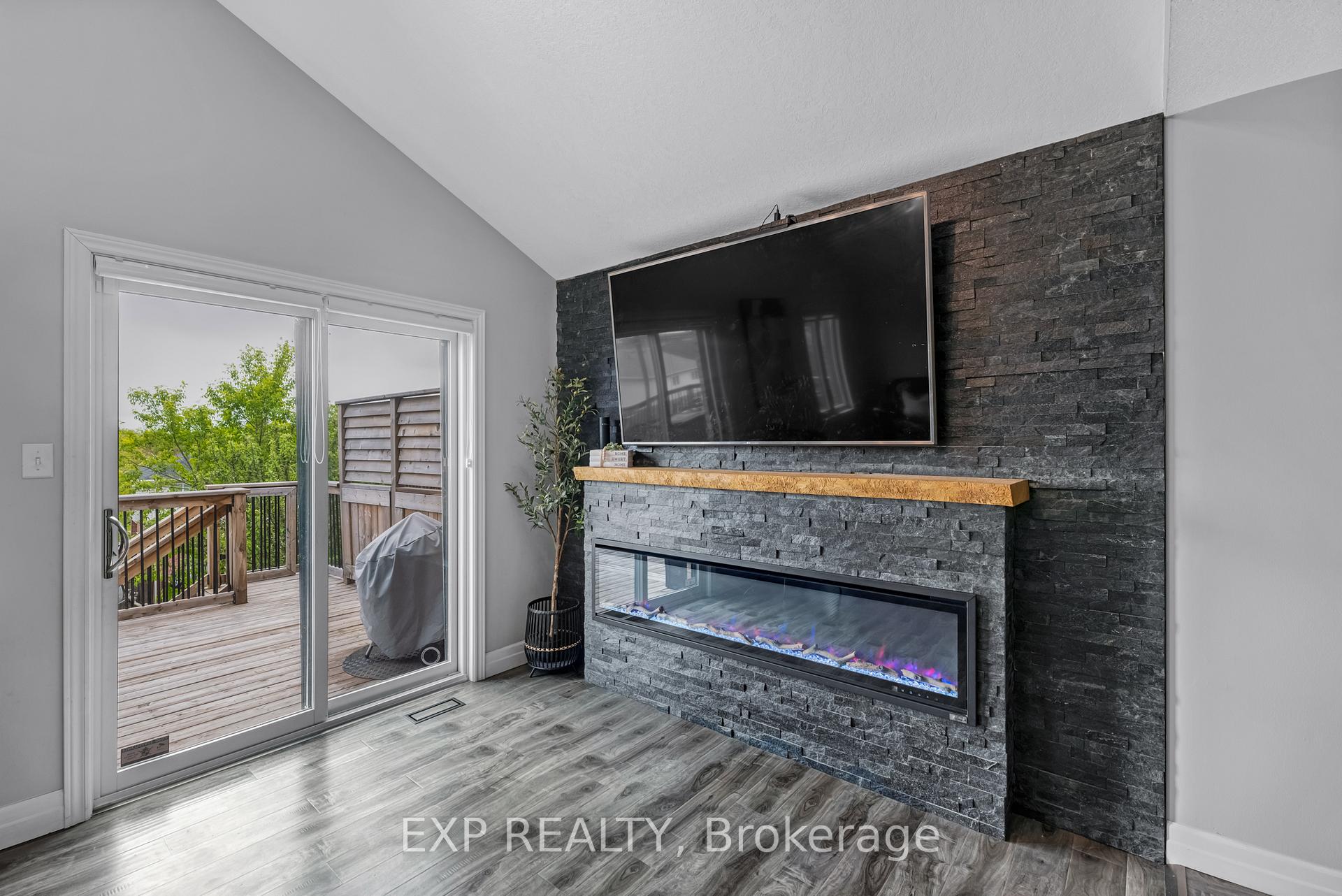 Photo 18 of 175 Hollyridge Crescent, Kitchener — HOMEH