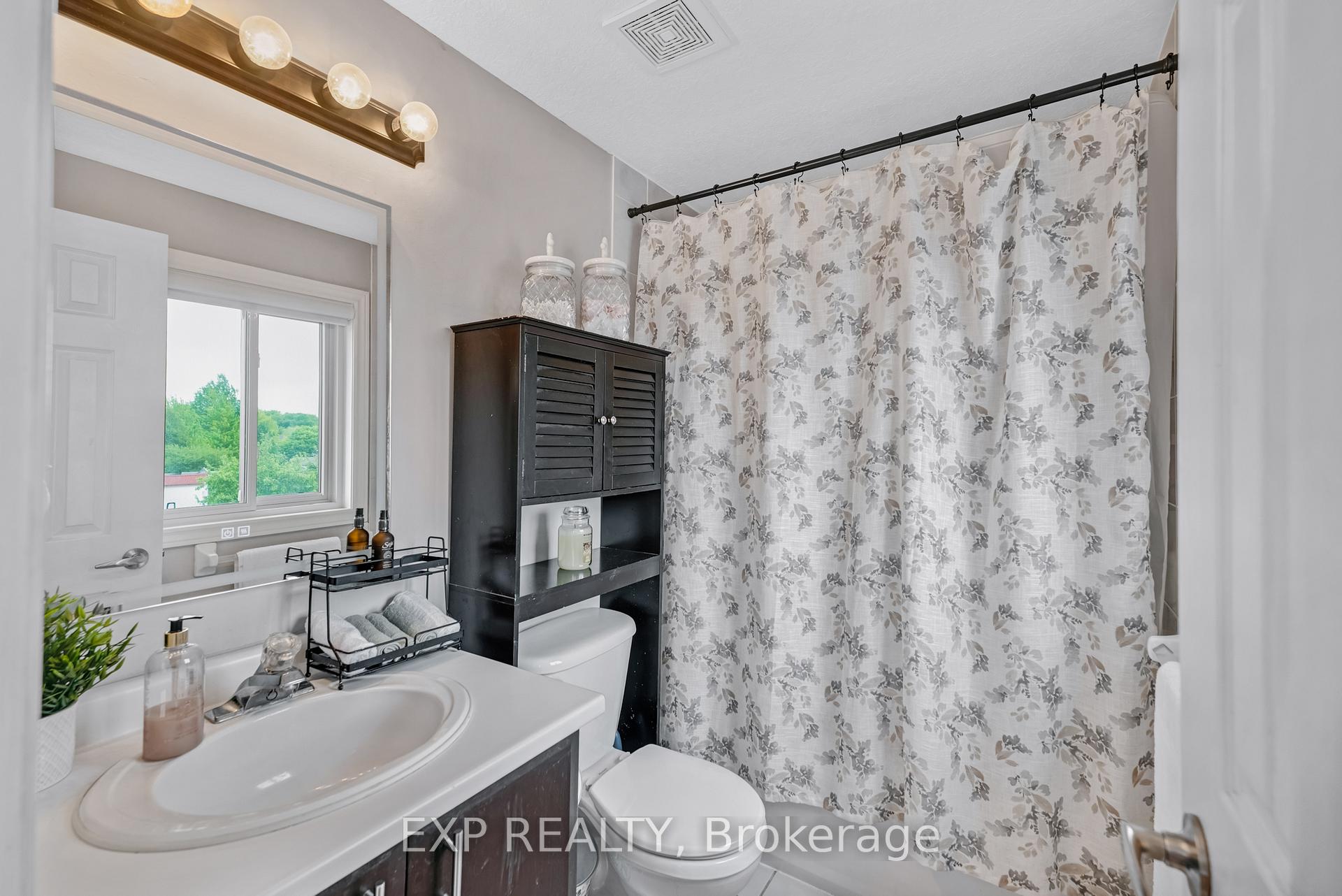Photo 27 of 175 Hollyridge Crescent, Kitchener — HOMEH